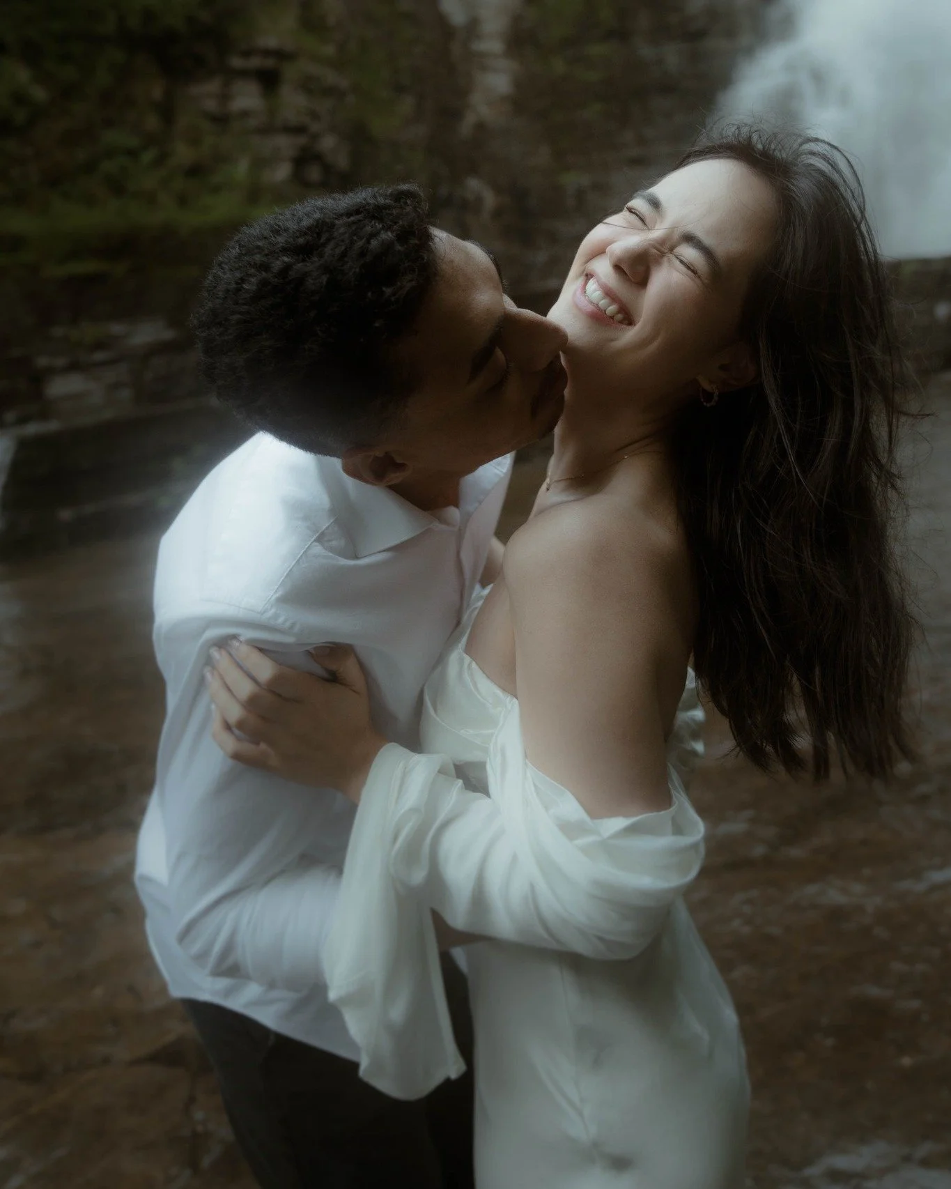 Les charmes d'une s&eacute;ance fian&ccedil;ailles avant de vivre votre journ&eacute;e de mariage d&eacute;passent les photos en elles-m&ecirc;mes!

Cette s&eacute;ance vous permet non seulement d'immortaliser cette promesse d'engagement que vous sce