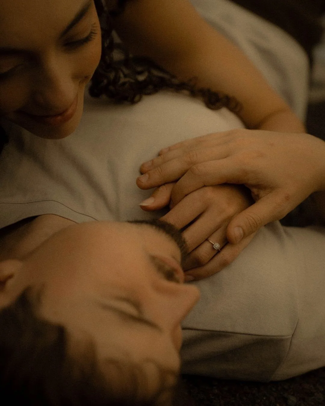 Sophia &amp; Emeric. 🖤

Premi&egrave;re rencontre &agrave; l&rsquo;&eacute;glise. Comme dans les romans, Emeric a remarqu&eacute; Sophia d&egrave;s qu&rsquo;il l&rsquo;a vue. Quelques conversations plus tard, ils se fr&eacute;quentaient. Et quelques