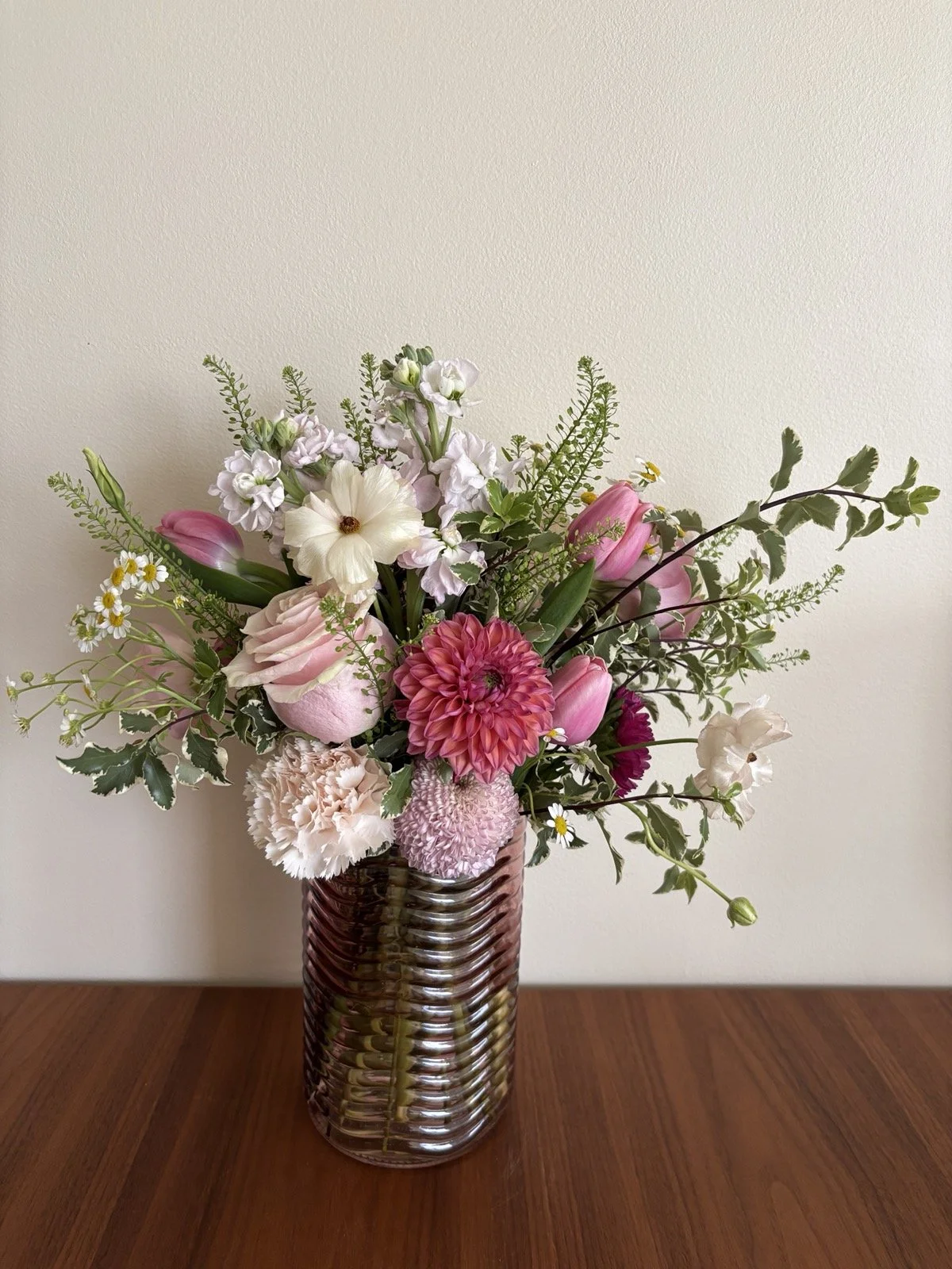 garden_party_whimsical_flower_arrangement_same_day_delivery_blume_ruhm_honolulu