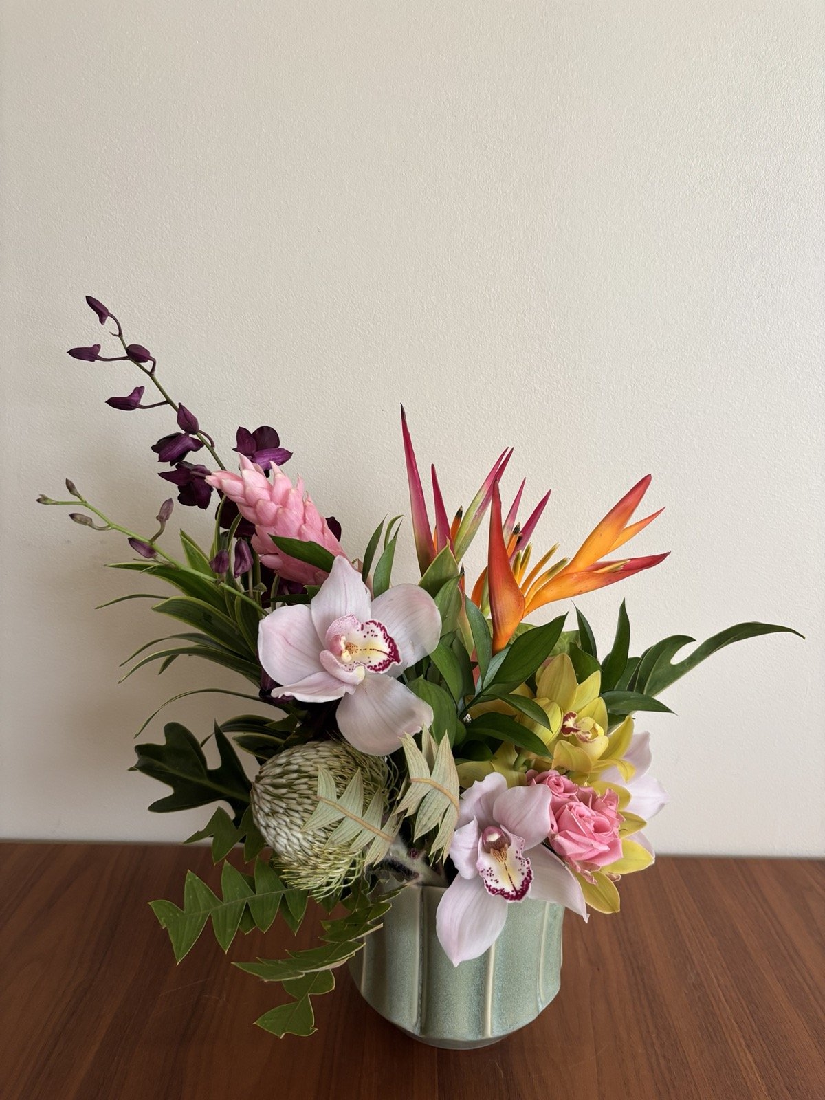 tropical_flower_arrangement_colorful_small_same_day_delivery_blume_ruhm_honolulu