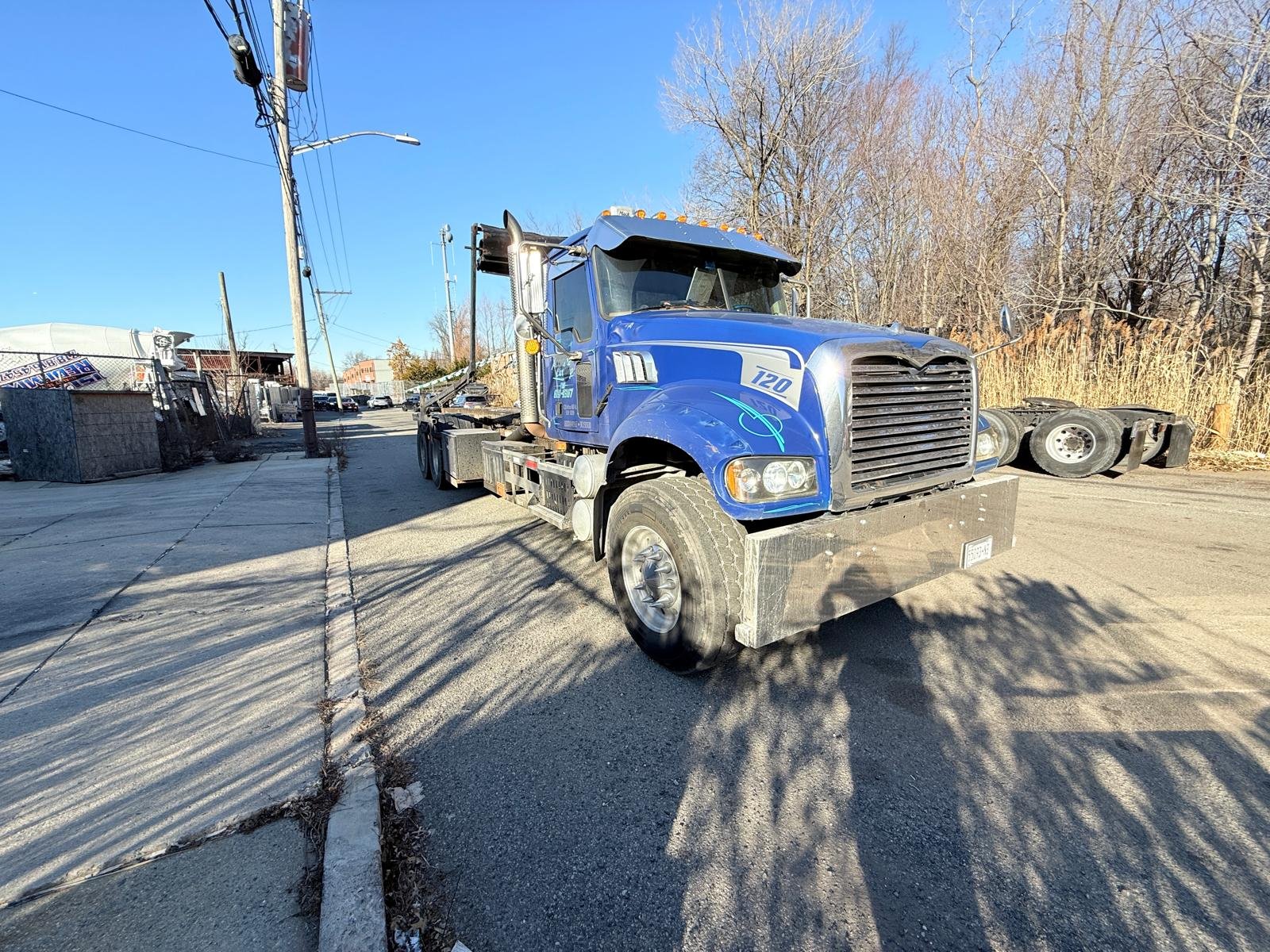Mack roll off