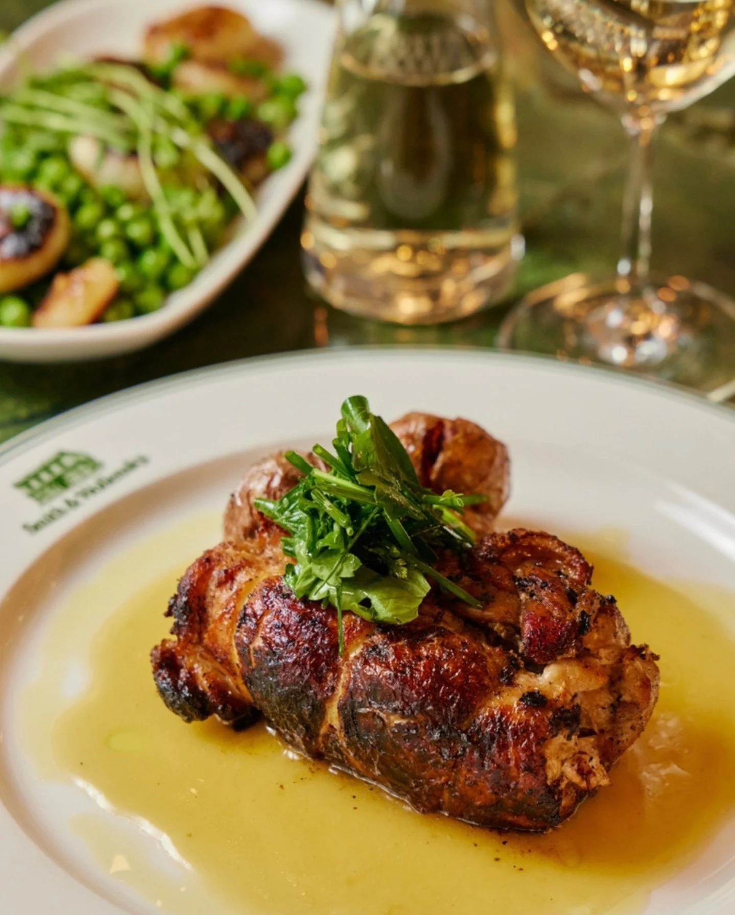 Craving a world-class dining experience? 🍷🥩 Join us at @SmithWollensky right here at Marina City, for a mouthwatering dinner with spectacular riverfront views! Make your reservations today by visiting the link in our bio.⁠
⁠