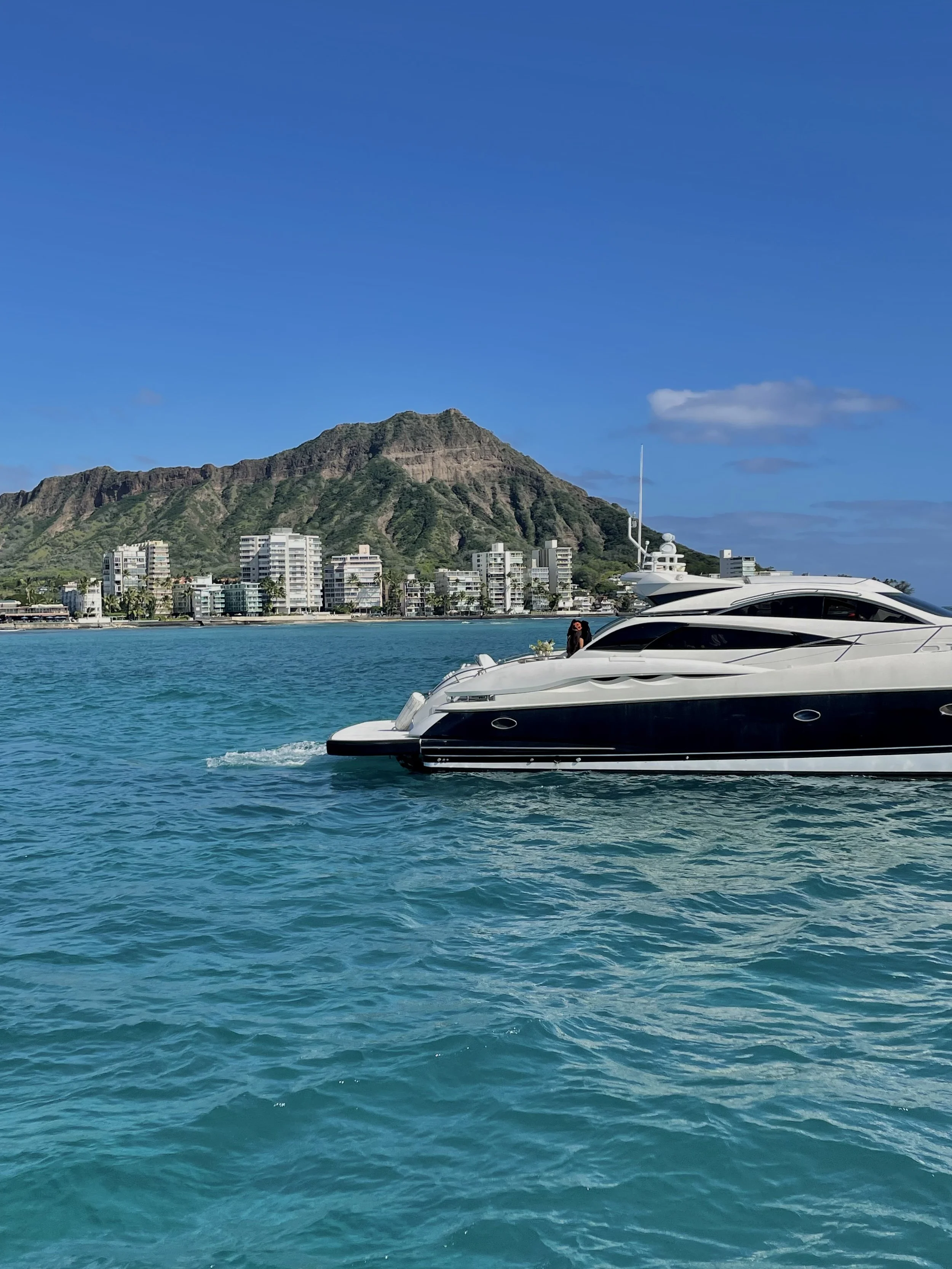 What to Expect When You Charter a Yacht in Hawaiʻi