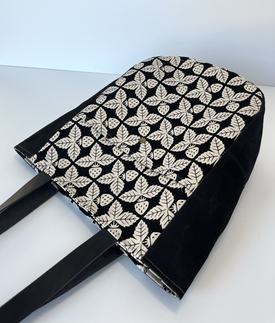 Book tote Berry side.png