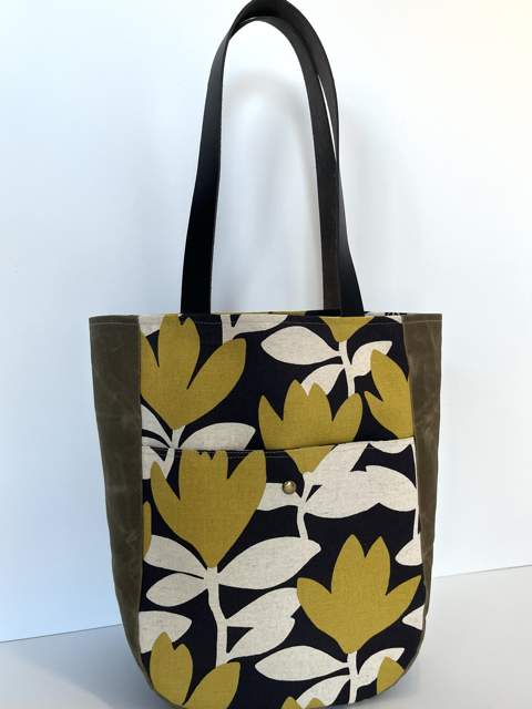 Book tote yellow .png