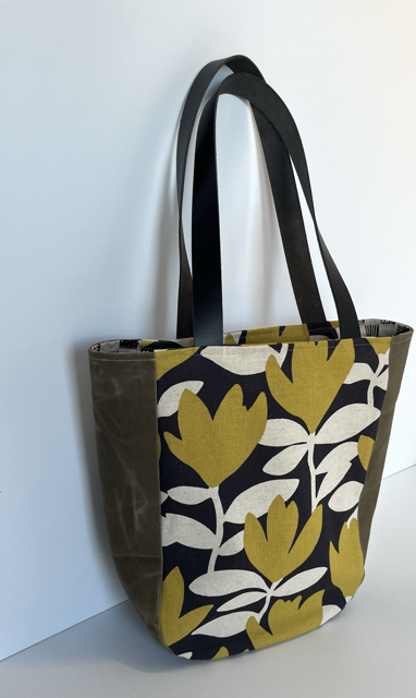 Book tote back.png
