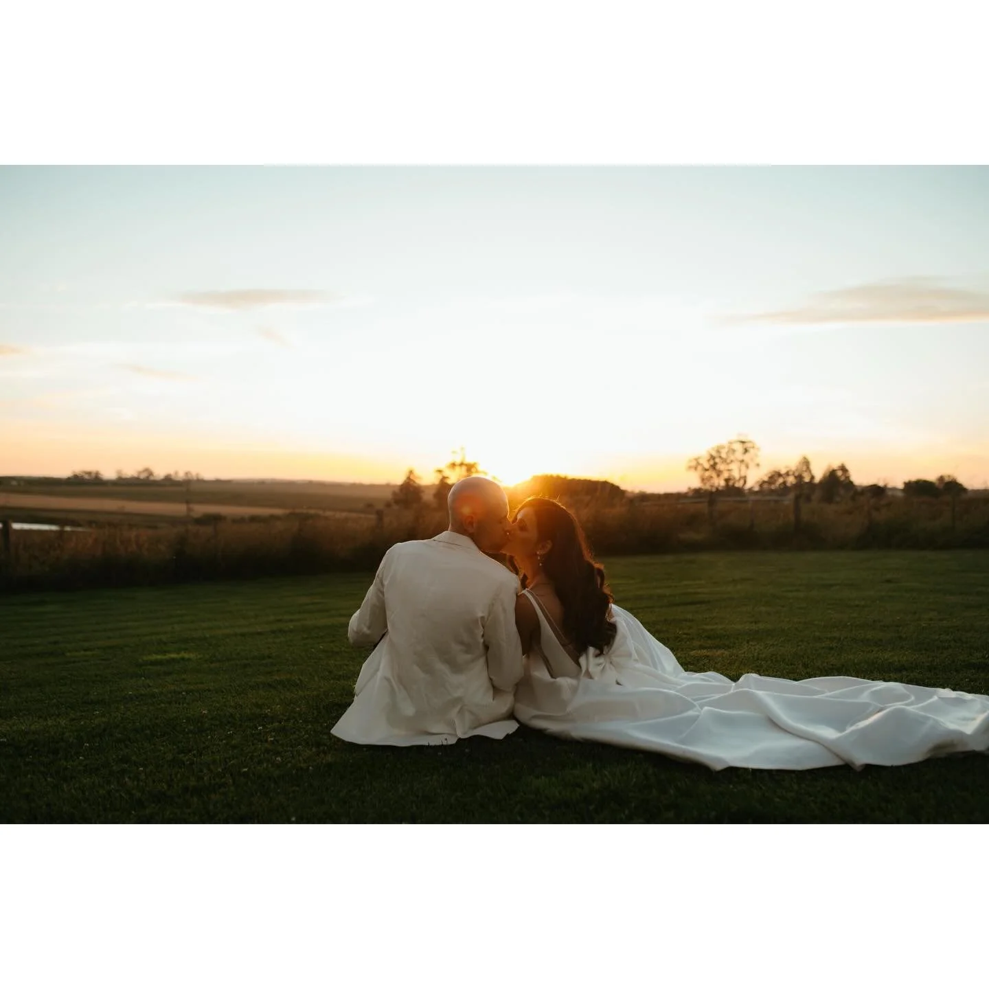 Sometimes a connection is so pure and intimate, that you feel like the only two people in the room. ❤️&zwj;🔥

Such a pleasure to a part of Sarah and Yarron&rsquo;s day - family meets elegance meets techno. 

📸 @rachelmayau 
💒 @scrub.hill 
🍴 @surl
