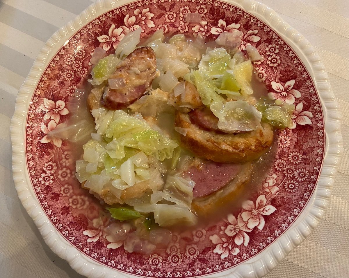 The Foodist: Cabbage Soup with Sausage Toasts
