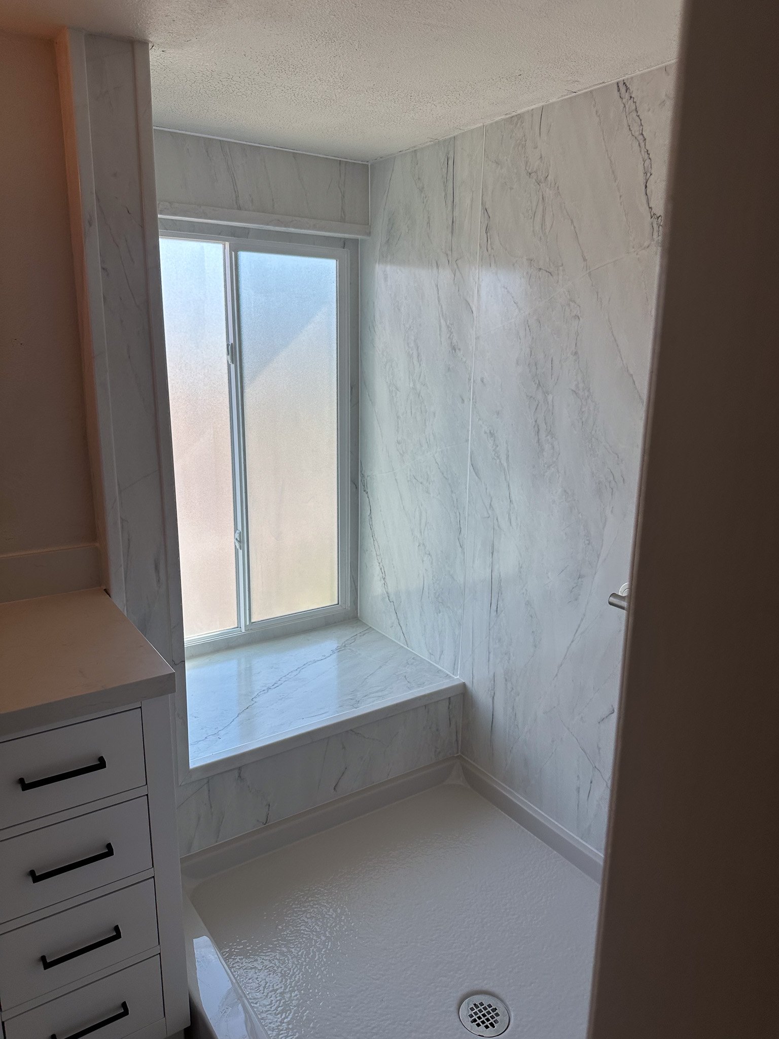 walk-in-shower-acremodeling-marble-look-panels-bench-seat-sandiego.jpg