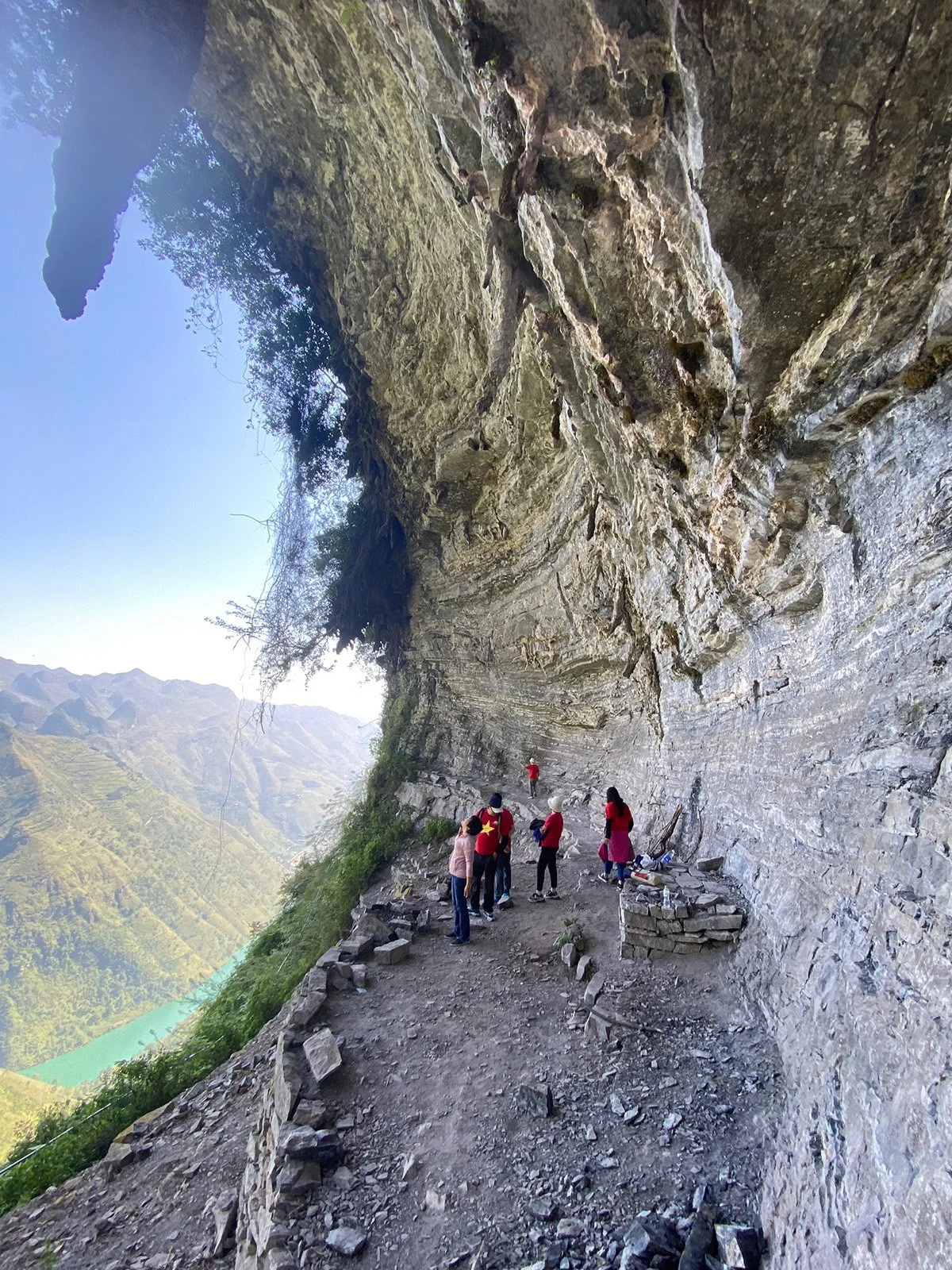 white clifff.jpg