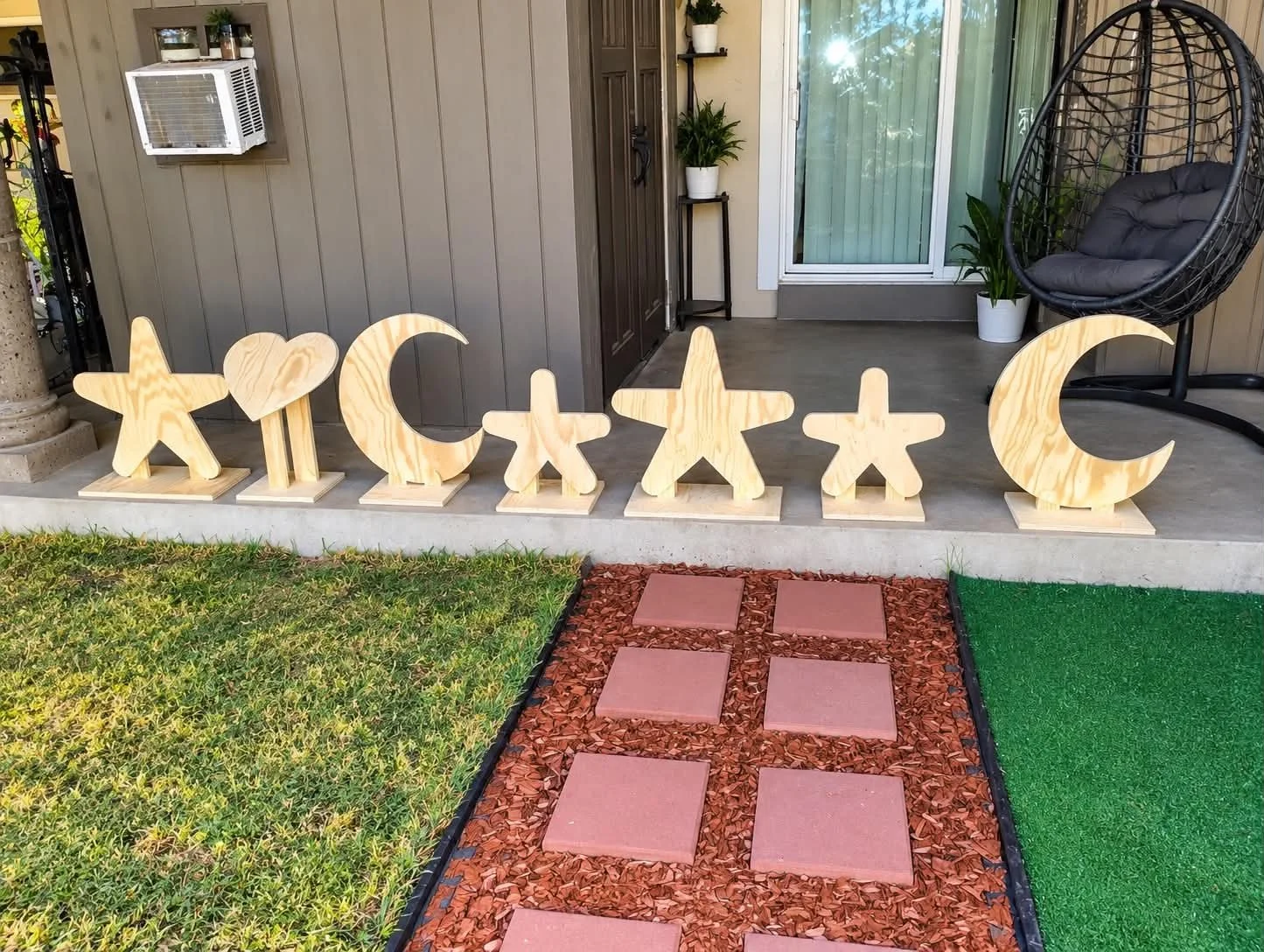 Standing Heart Wood Base  For RGV only no shipping .