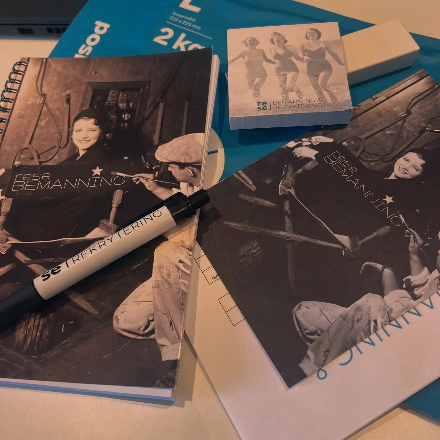 Postar anst&auml;llningsavtal och startkit 💫 

Kul! 🤩 Hoppas mottagaren blir lika glad &ouml;ver kontraktet och bemanningsuppdraget 🥳

#bemanningsf&ouml;retag #anst&auml;llningsavtal #startkit #welcome #travelindustry