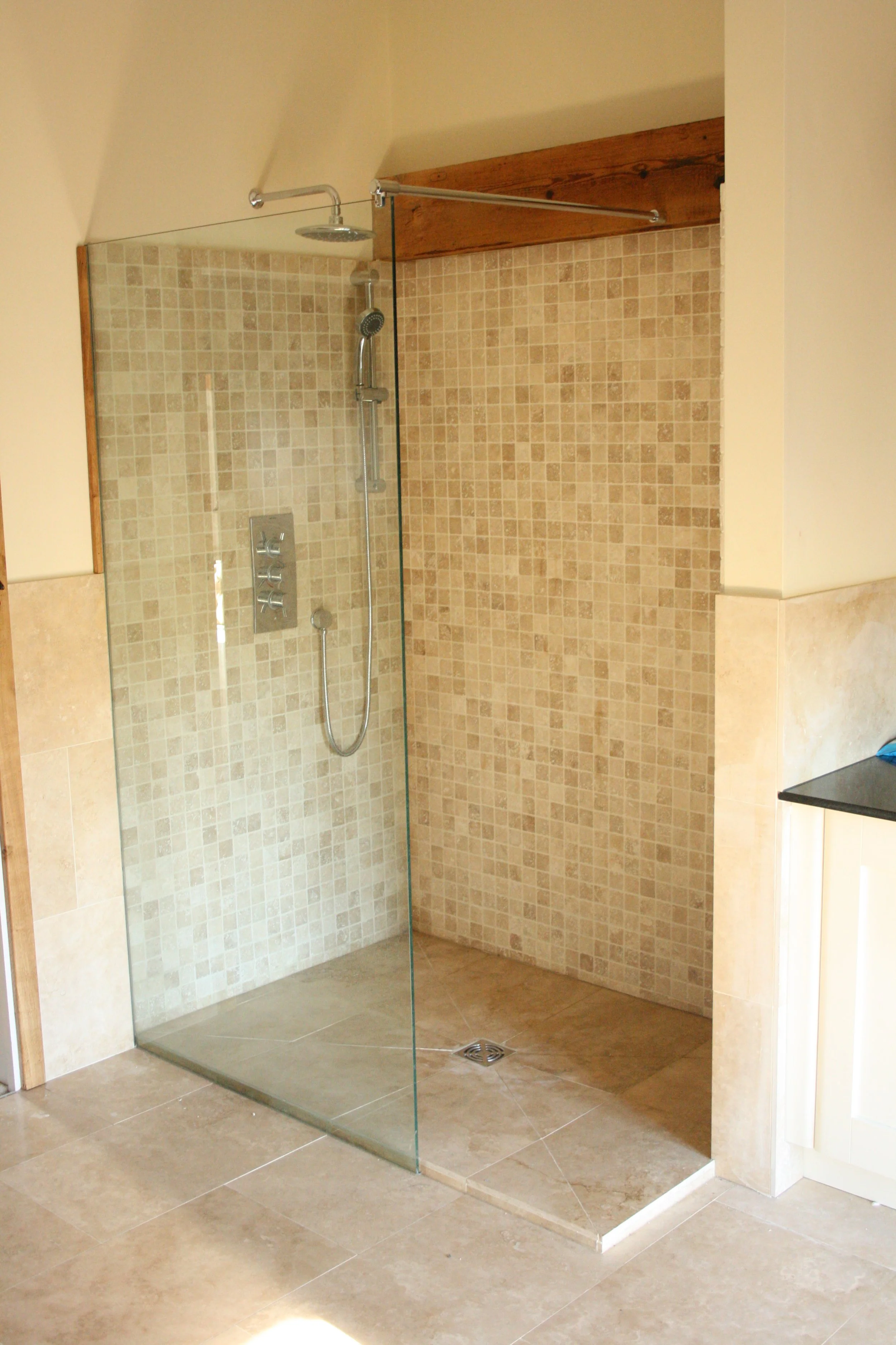 The Granary Master Ensuite 1.JPG