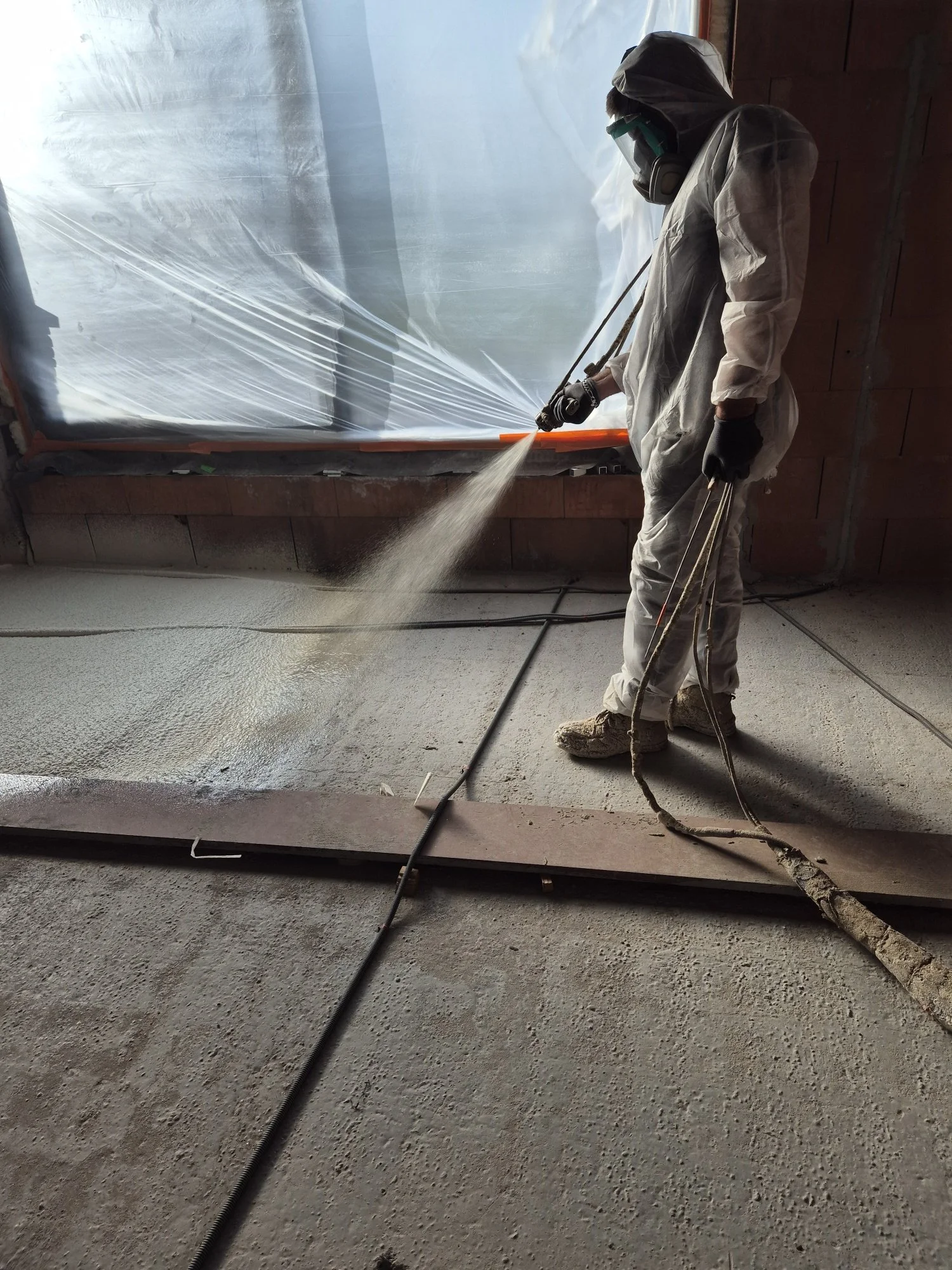 Gespoten PUR-vloerisolatie Manforce aannemer vloerisolatie