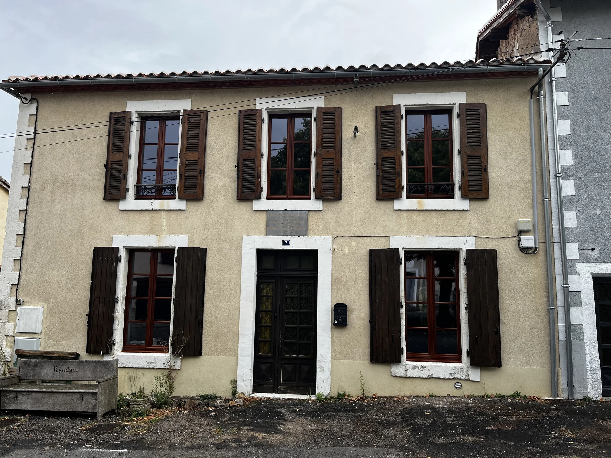 Hardwood sipo windows with double glazing