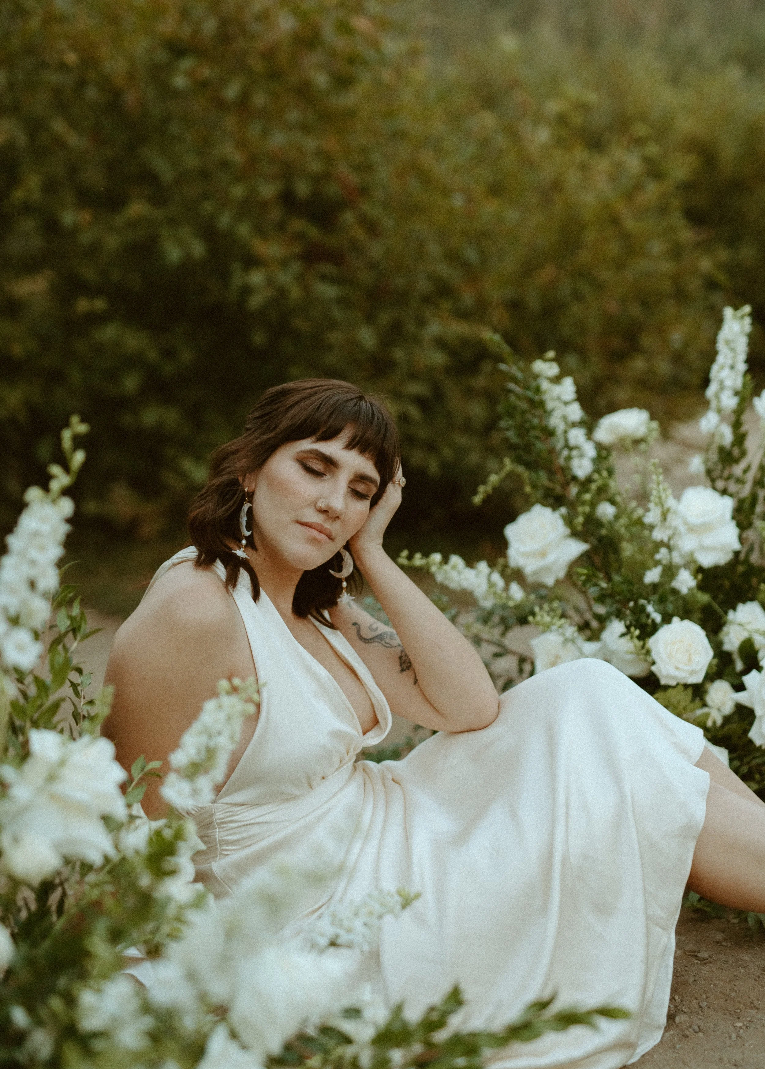 bride portrait sitting in white dress with florals + Snoqualmie Pass elopement inspiration + PNW wedding photographer details
