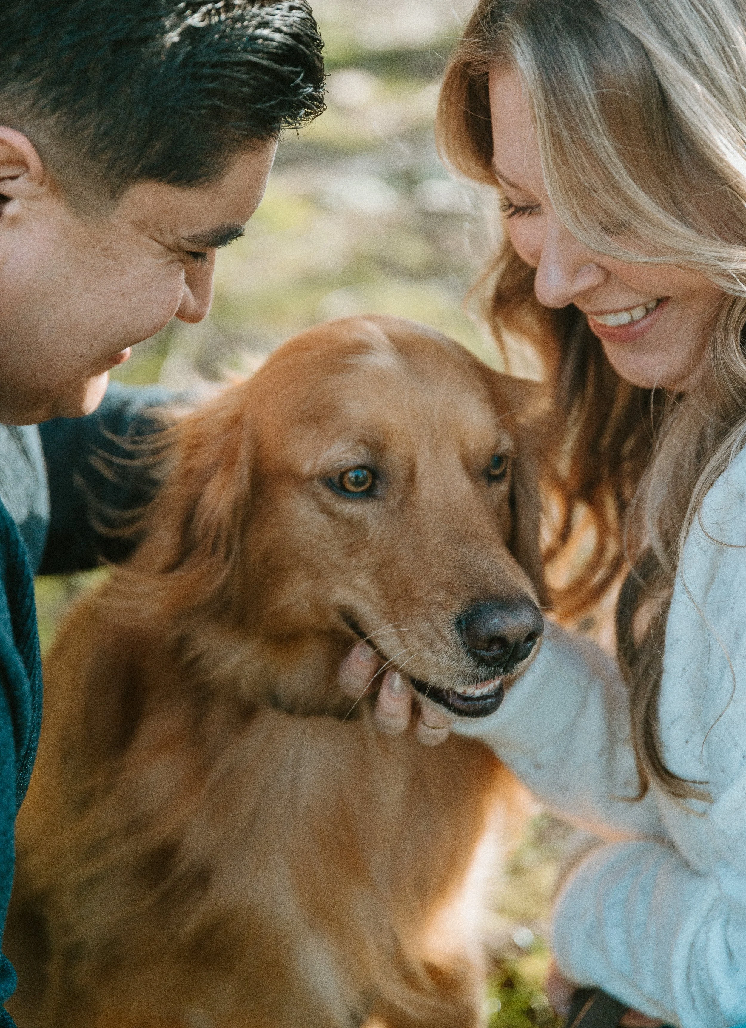 Romantic Lakeside Engagement Session in North Bend, Washington | PNW Couple Photos.     