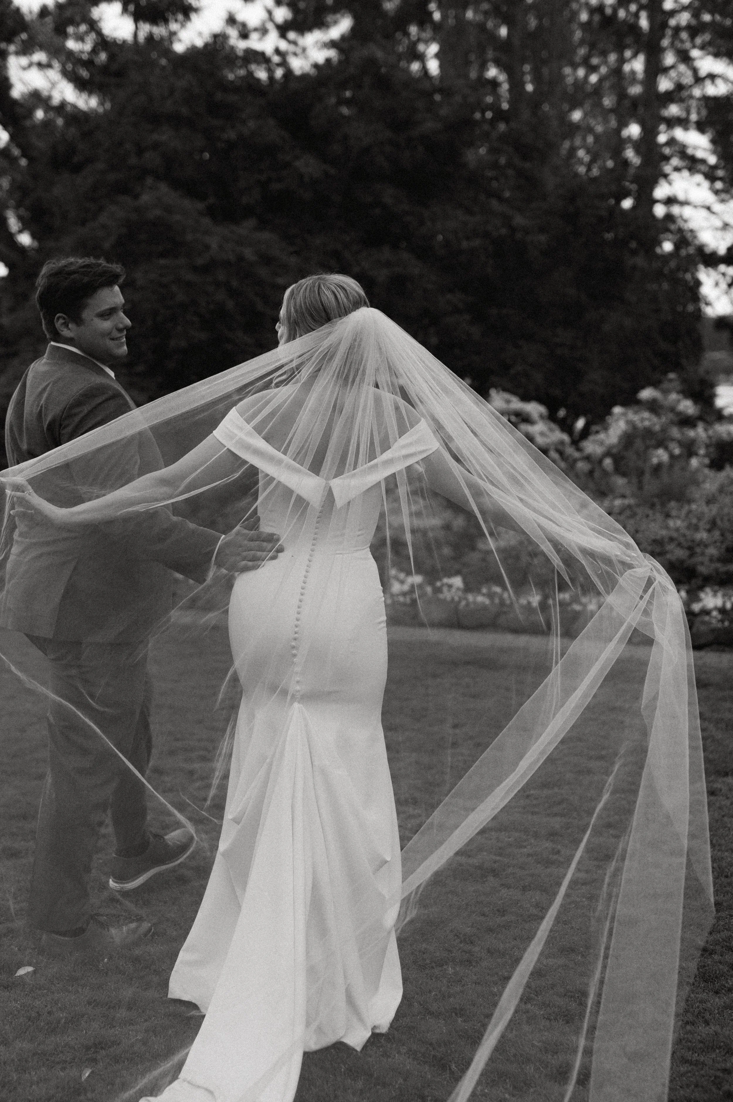 Timeless Kiana Lodge Wedding in Poulsbo, Washington | Seattle Wedding Photographer.  