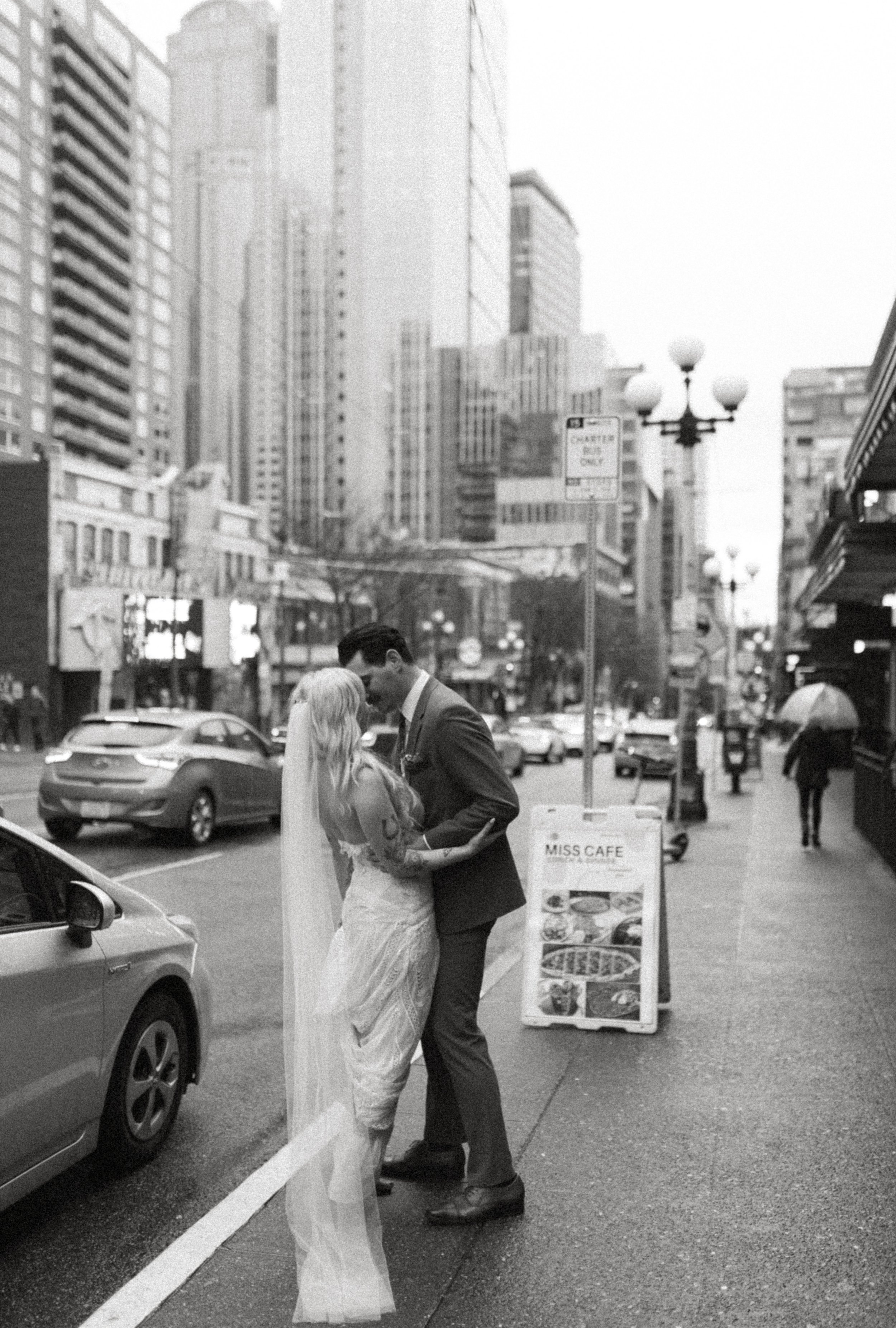 Downtown Seattle Styled Elopement Near Pike Place Market | Moody City Romance.