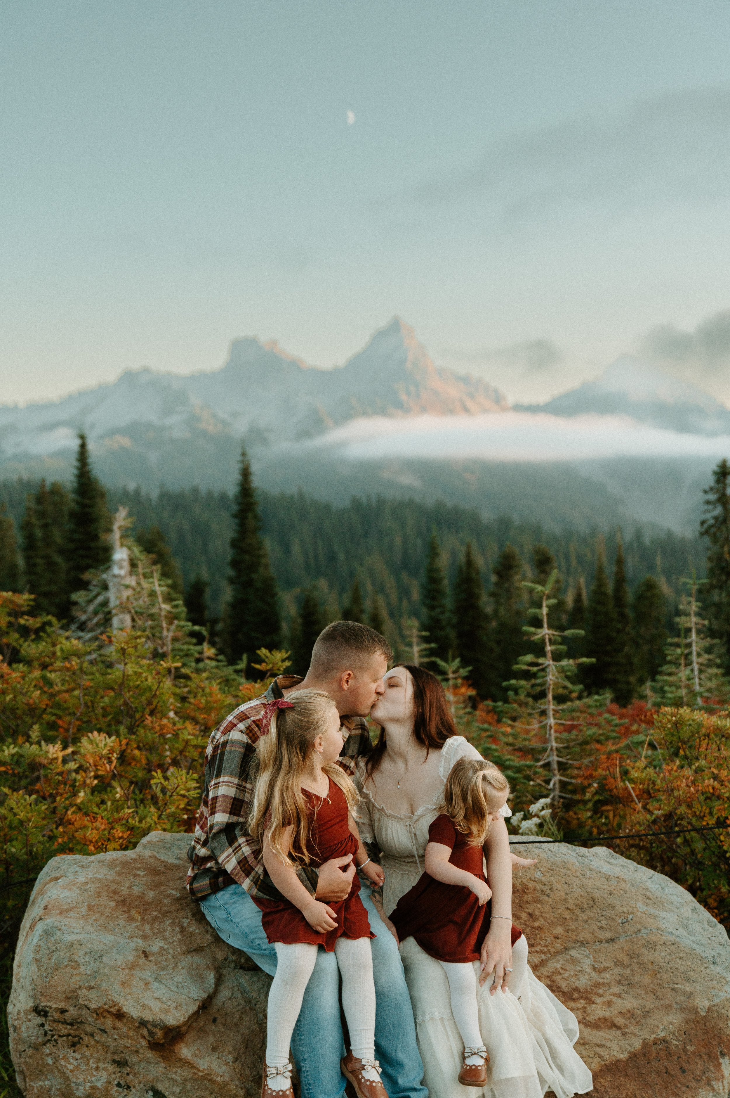 A Fall Family Session at Mount Rainier | Washington Family Photographer. 