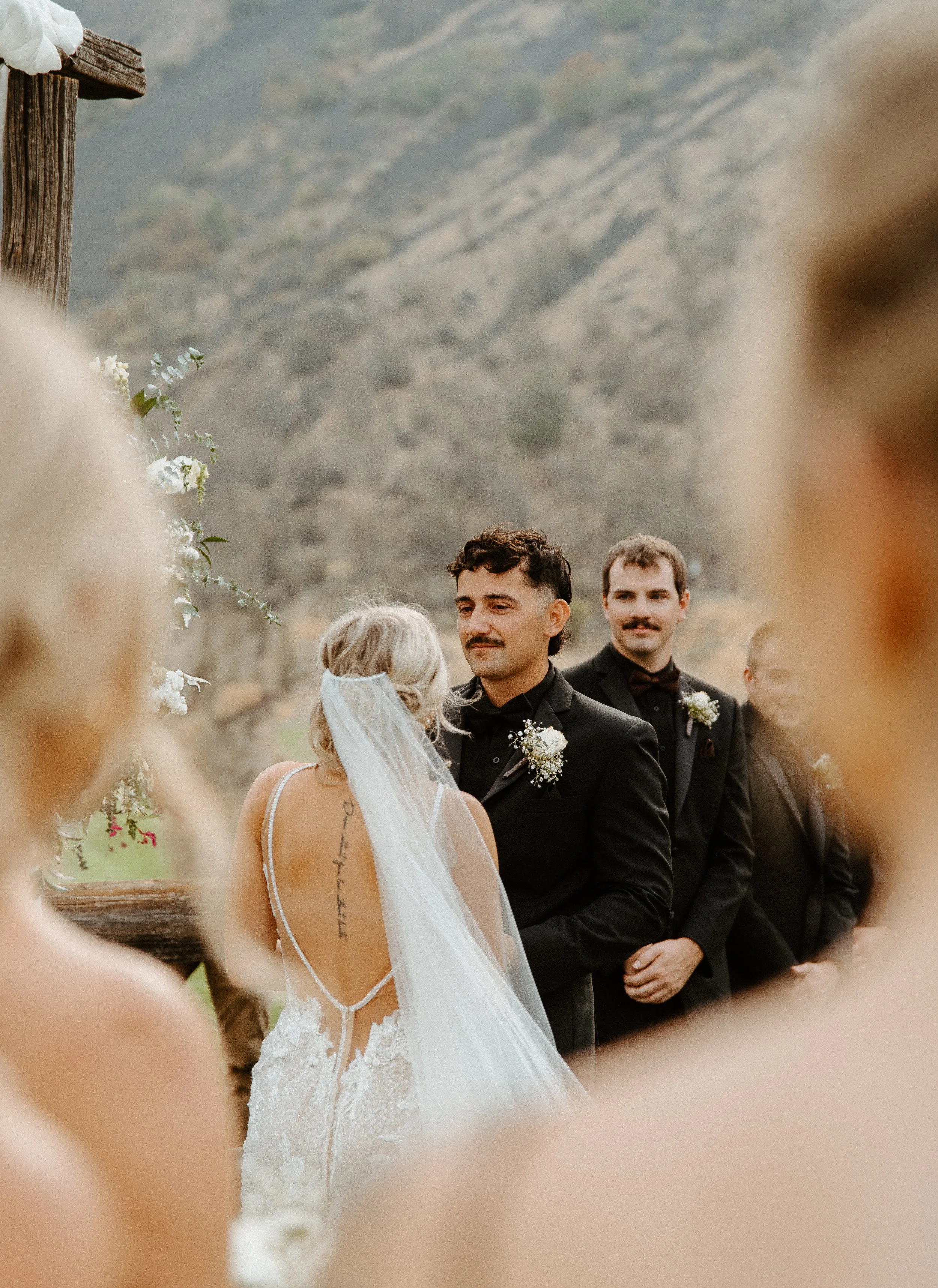 wedding+party+bridesmaids+groomsmen+pnw+wedding+naches+wa+outdoor