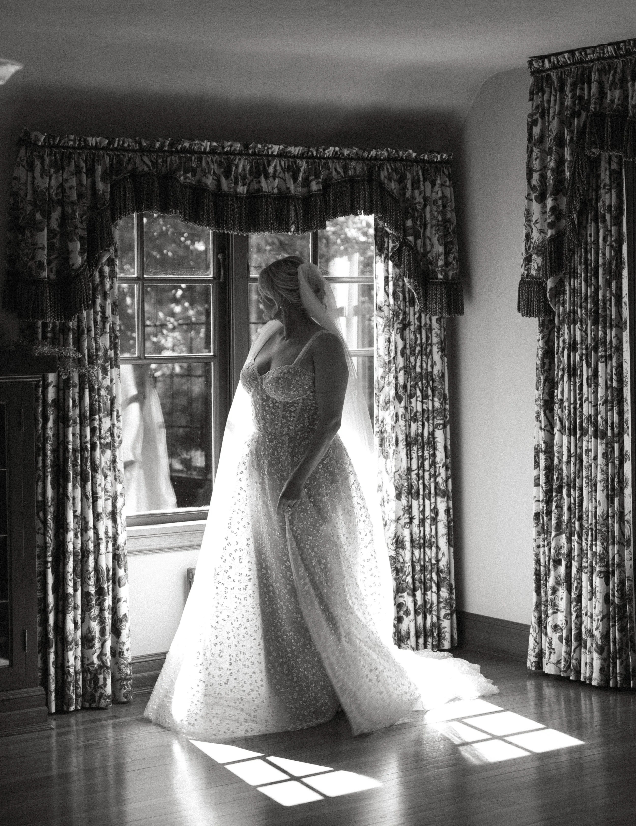 pnw+wedding+photographer+laurel+creek+manor+couple+portraits