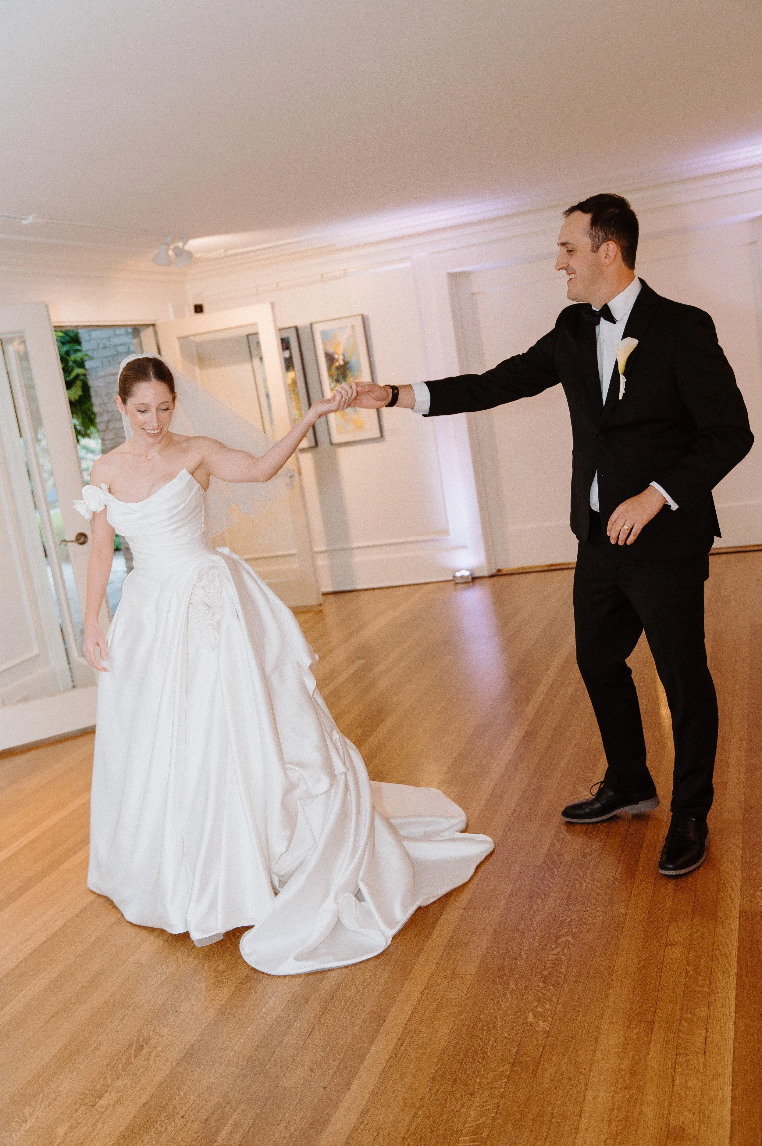 Bride and groom sharing their first dance at Lakewold Gardens wedding venue in Lakewood, WA.