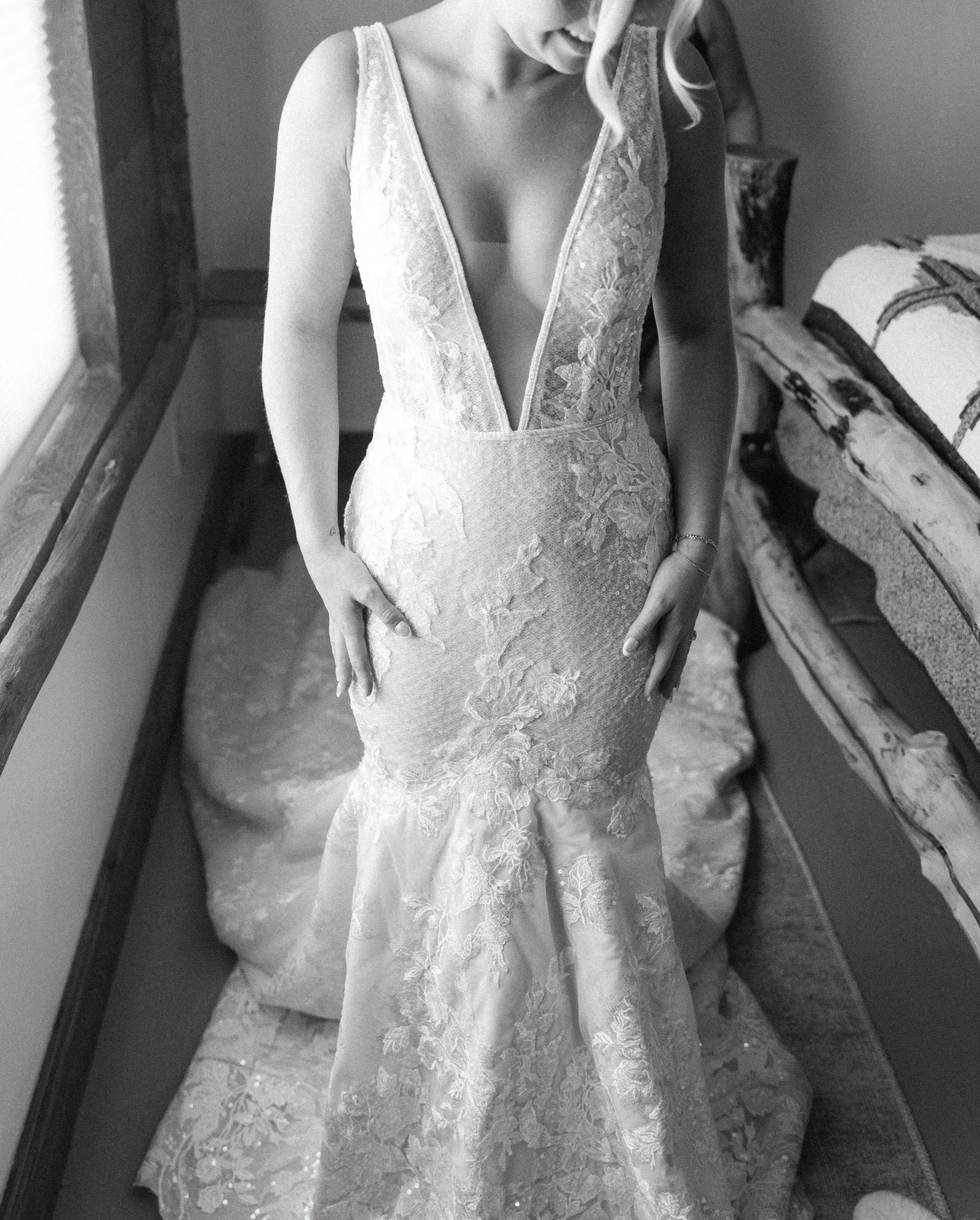 wedding+dress+lace+detail+bride+prep+pnw+wedding+naches+wa