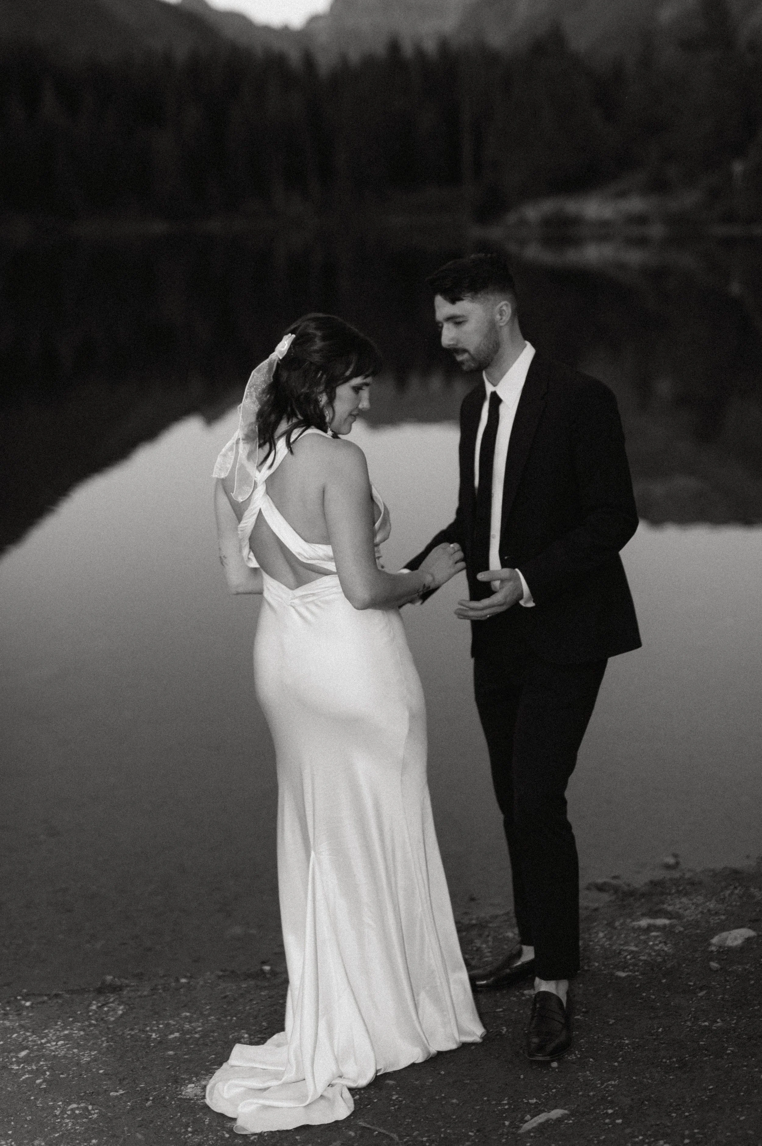 couple walking along lake trail + Snoqualmie Pass elopement photographer + Washington state wedding inspiration