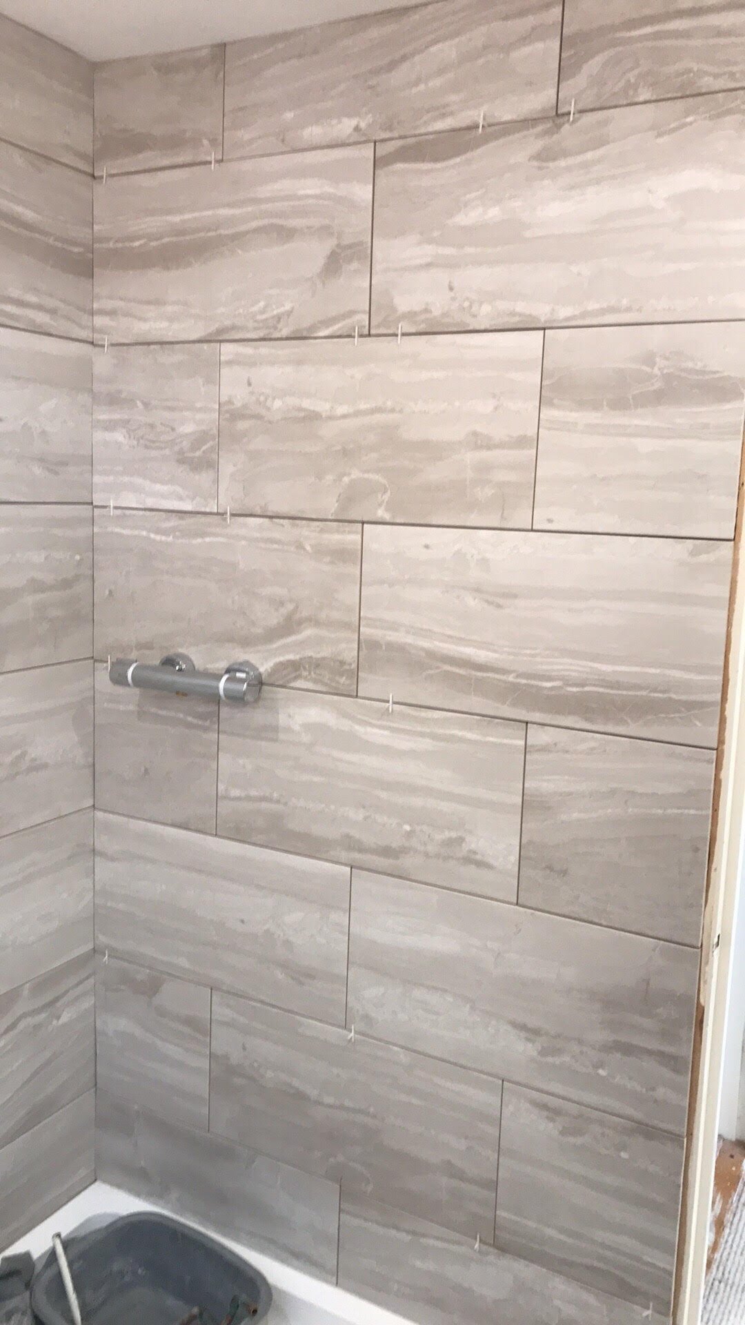 en-suite shower unit enclosure vanity units white kitchen island renovation plastering flooring electrical tiling metro modern stylish breakfast bar remodel design contractor rewire installer tradesman builder home improvement floor leveling worktop