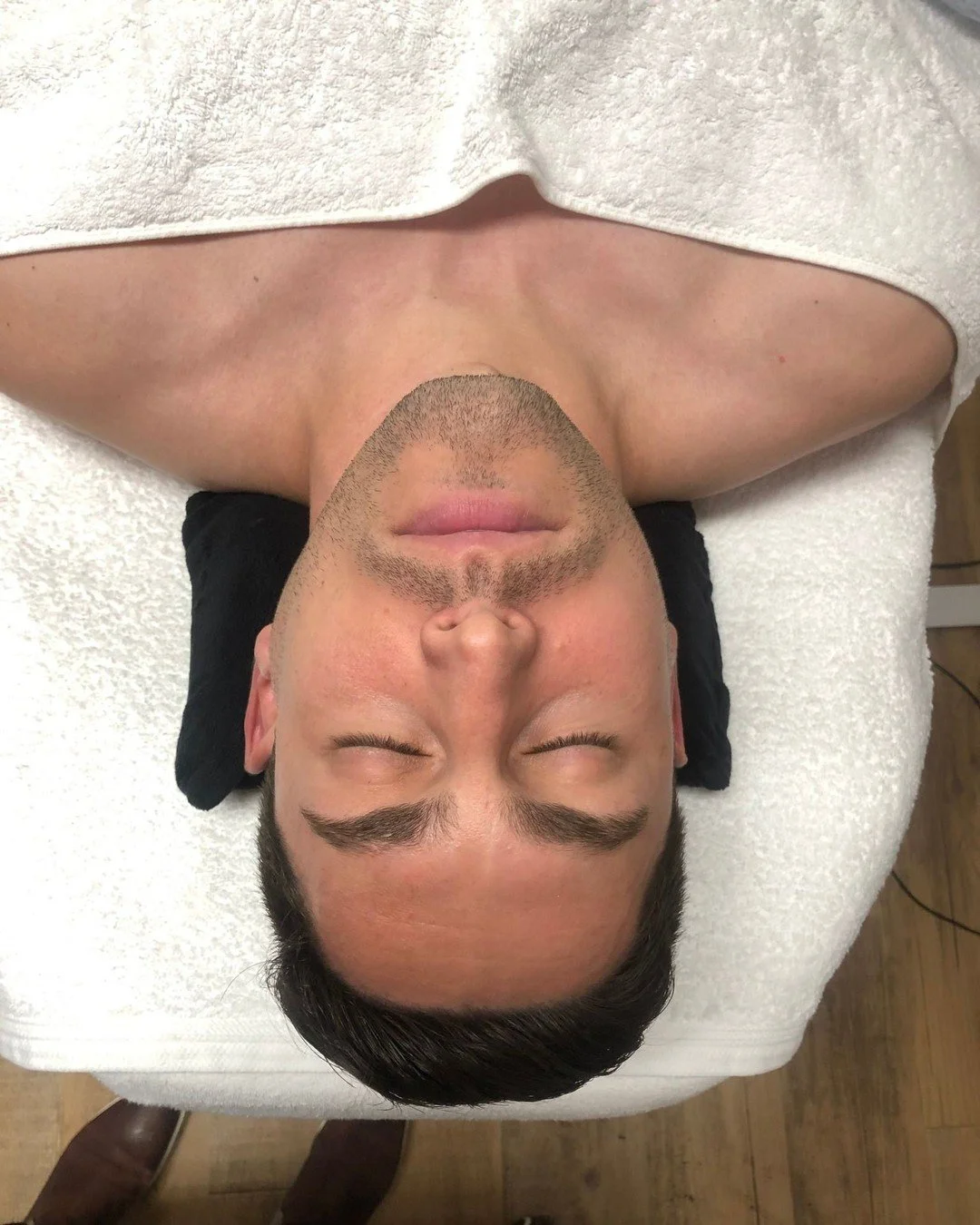 Iedereen verdient toch zijn rust moment? ✨ Geef jezelf of iemand een heerlijke ontspannende gezicht behandeling bij Tse 🤍