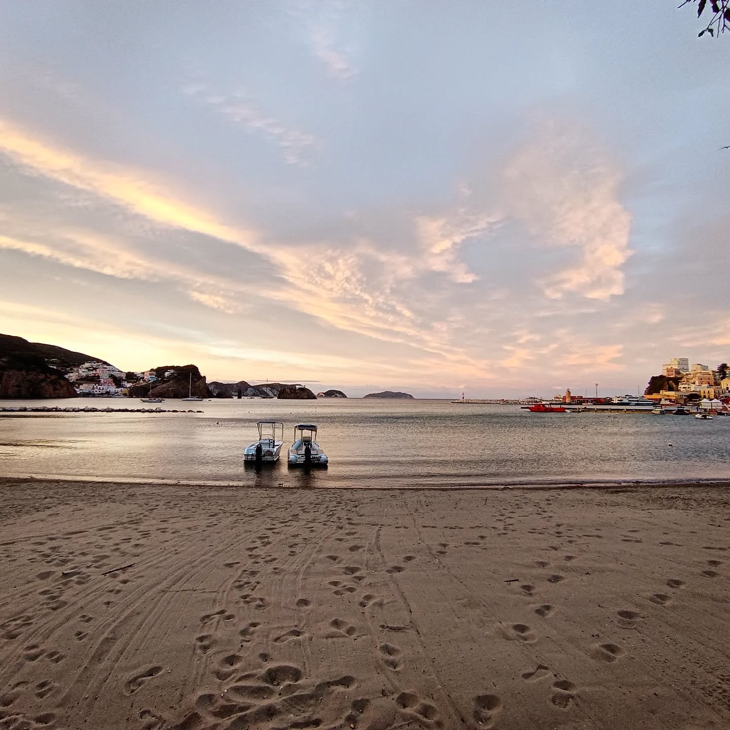 Mediterraneo 🌊⛱️☀️

#sea
#sand #spring #ponza #mirror #red #blue #dusk #sunset #boats #sealife #relax #mediterranean #meraviglieditalia #visitlazio #isoladiponza🇮🇹 #portoborbonico #lovely #holidayseason