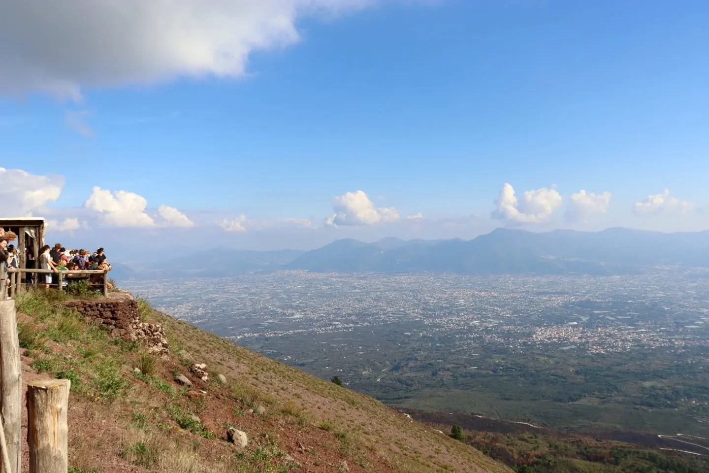 Sleeping Giant, Mount Vesuvius.🌋

#volcano #italianholidays #picture #landscape #Napoli #meraviglieditalia #beautiful #nature #parconazionalevesuvio #vesuvionationalpark #campania #italia #canonphotography #flora #smoke #sea #hiking #sleepinggiant #