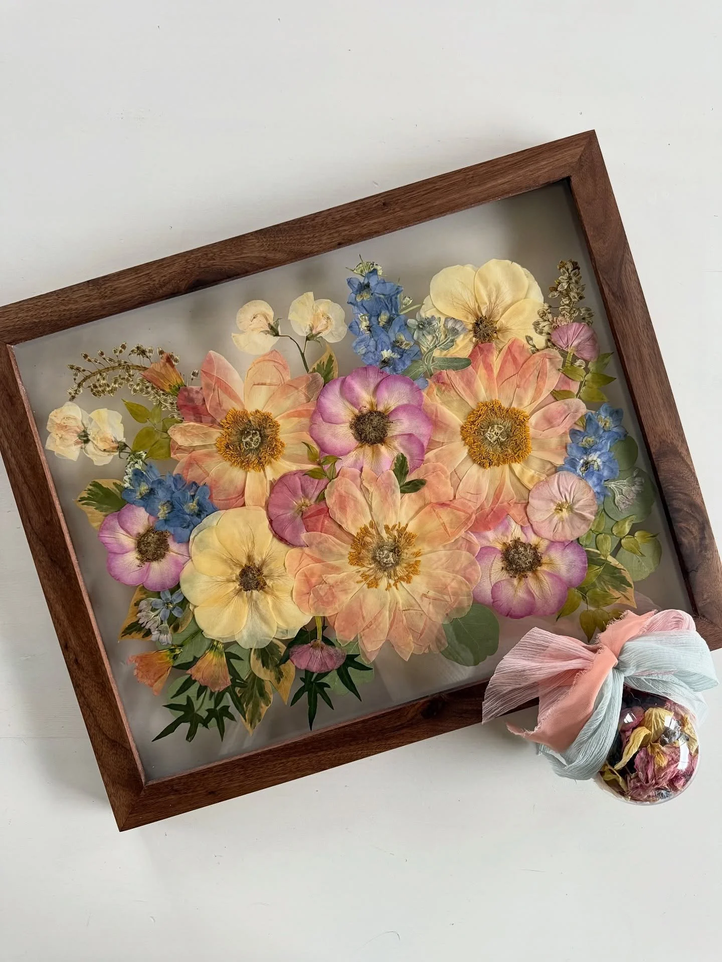 Happy &ldquo;Still Photo Saturday&rdquo; 🌸! This finished piece was delivered a few weeks ago and it captured a late July wedding perfectly. The variety of flowers and all the color were so fun to design with 🎨! The rich wood of the frame brought i