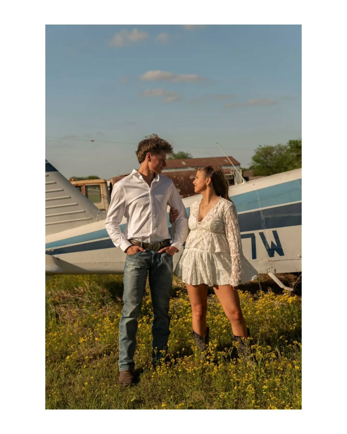 Host: @experiences.with.emily
Hair &amp; Makeup: @2girls1brushbeauty
Florals: @auroraflowersdfw
Models: @allie_mclaughlinnn | landon.faught