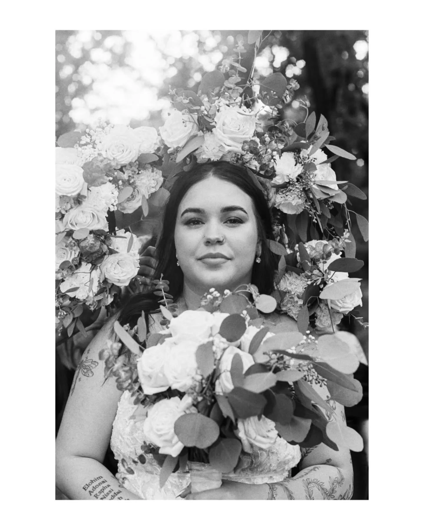 👰&zwj;♀🤵Lovers on film will always be a favorite 
Dev/scan: @prismafilmlab 
DFW Film Photographer 
DFW Wedding Photographer 
DFW Photographer 📸