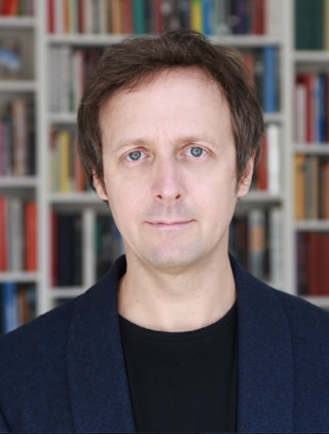 portrait photograph of Dr. Christoph Engemann