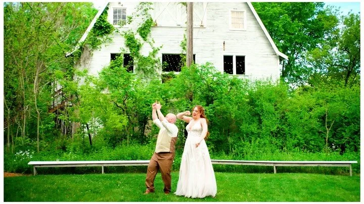 Julia and Ty 🍄💚

🏡 : @bluedressbarn 

📸 : @kimberly.marie.photos @marialewisphotography 

🎥 : @brandywine_weddings 

🎶 : @lopezisland_ 

📖 : @enchanted_pines_weddings 

#michiganwedding #weddingfilm