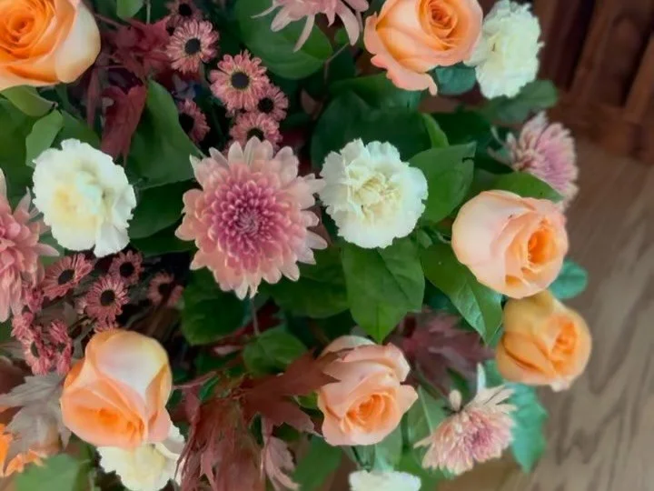 Throwback to high holidays in October and these beautiful fall bimah arrangements. Shoutout @sarahjewcy11!