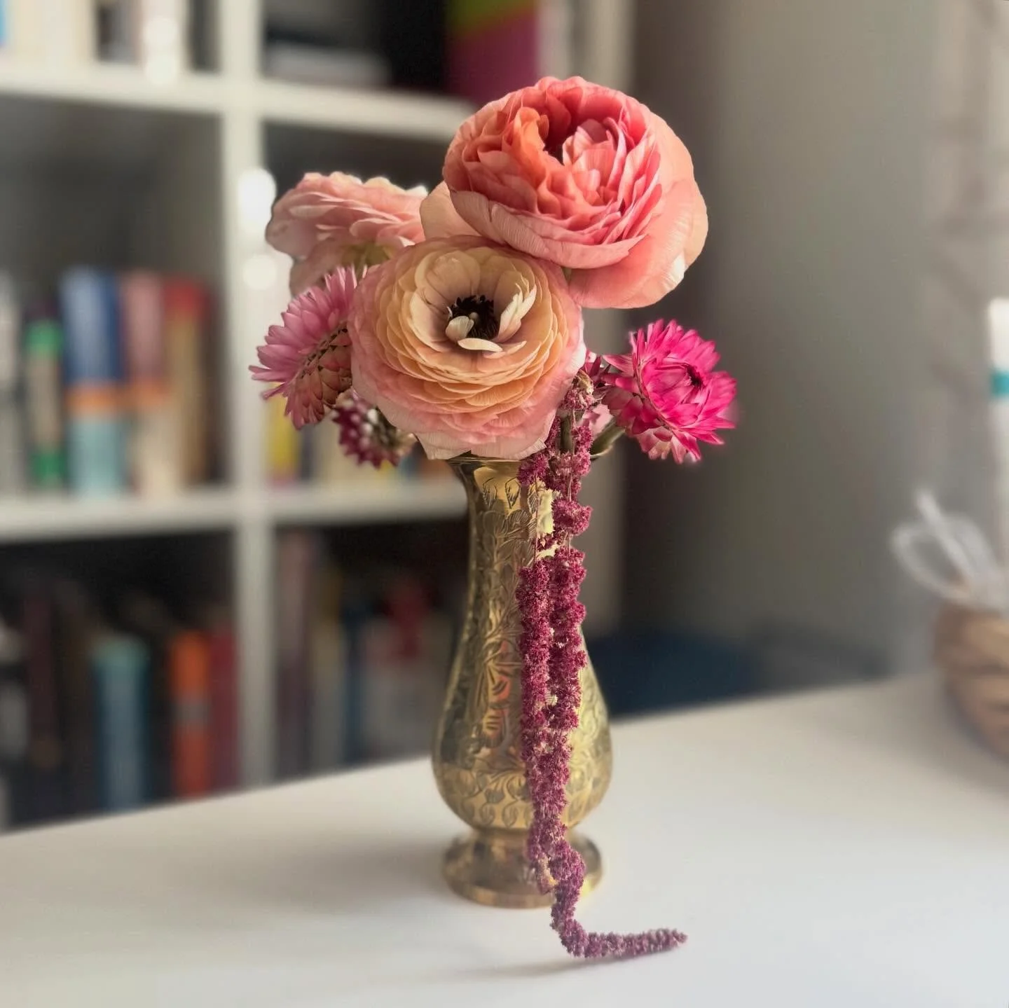 The magic of ranunculus and cows circa September 2025

#austinflowers #texasflowers #atxflorist #austinflorist #flowersofaustin