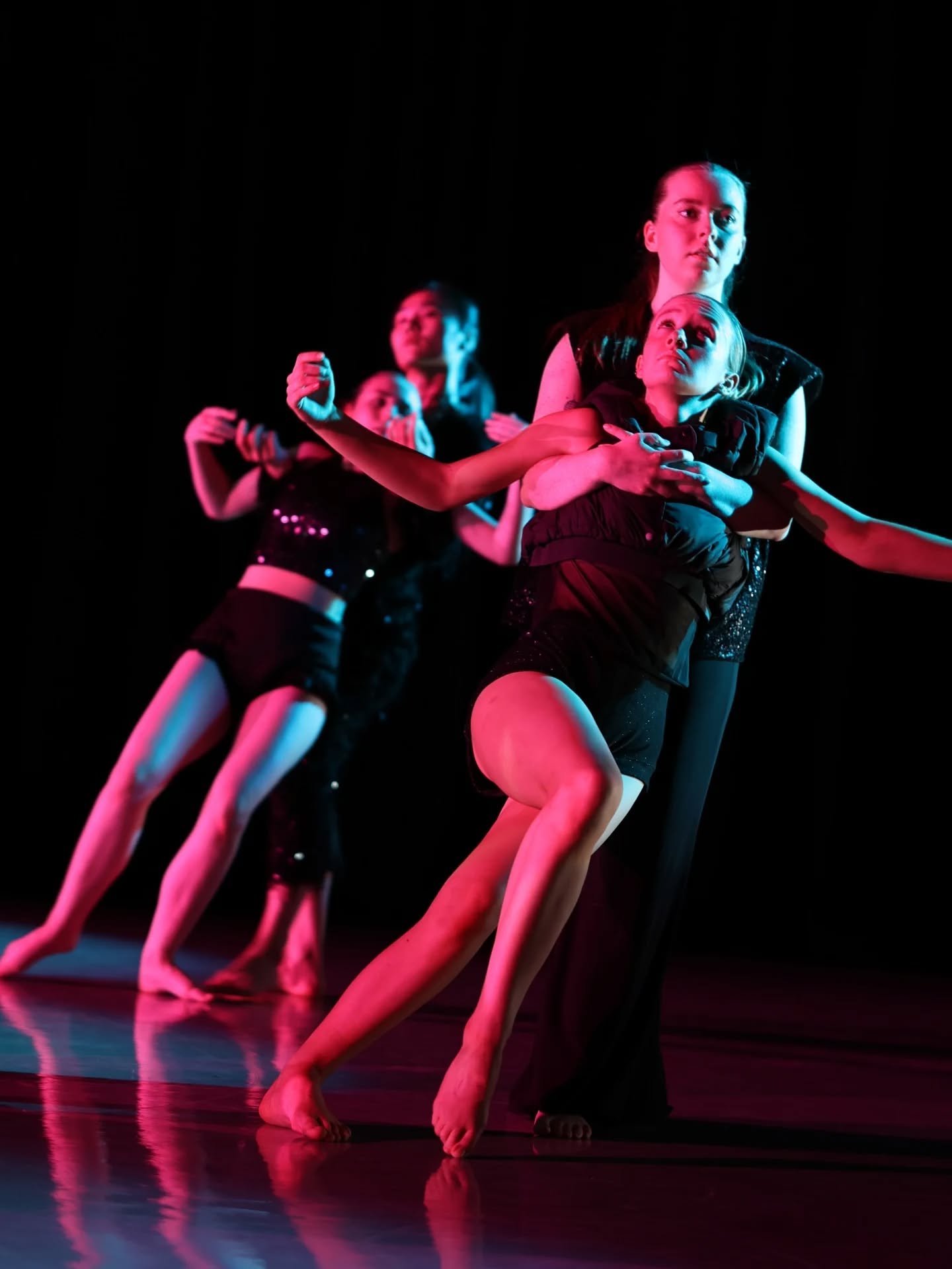 Some more @mapdance x @lukebrowncompany goodness :))) 

Taken from their final performance in May ✨️ doing live performance photography is always a bit unpredictable but I love how these turned out. 

Costume by @rhenbyrosalindnoctor 
Lighting by @ta