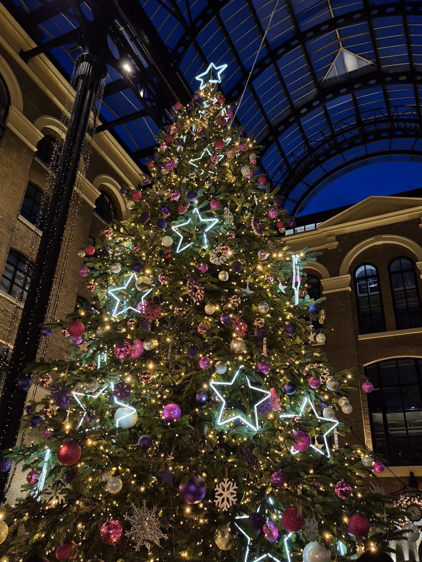 exhibitions, funding, new job, moved out of my childhood home, graduation, collaboration, beautiful talented friends and so much love 🫶🏻 

see you tomorrow 26