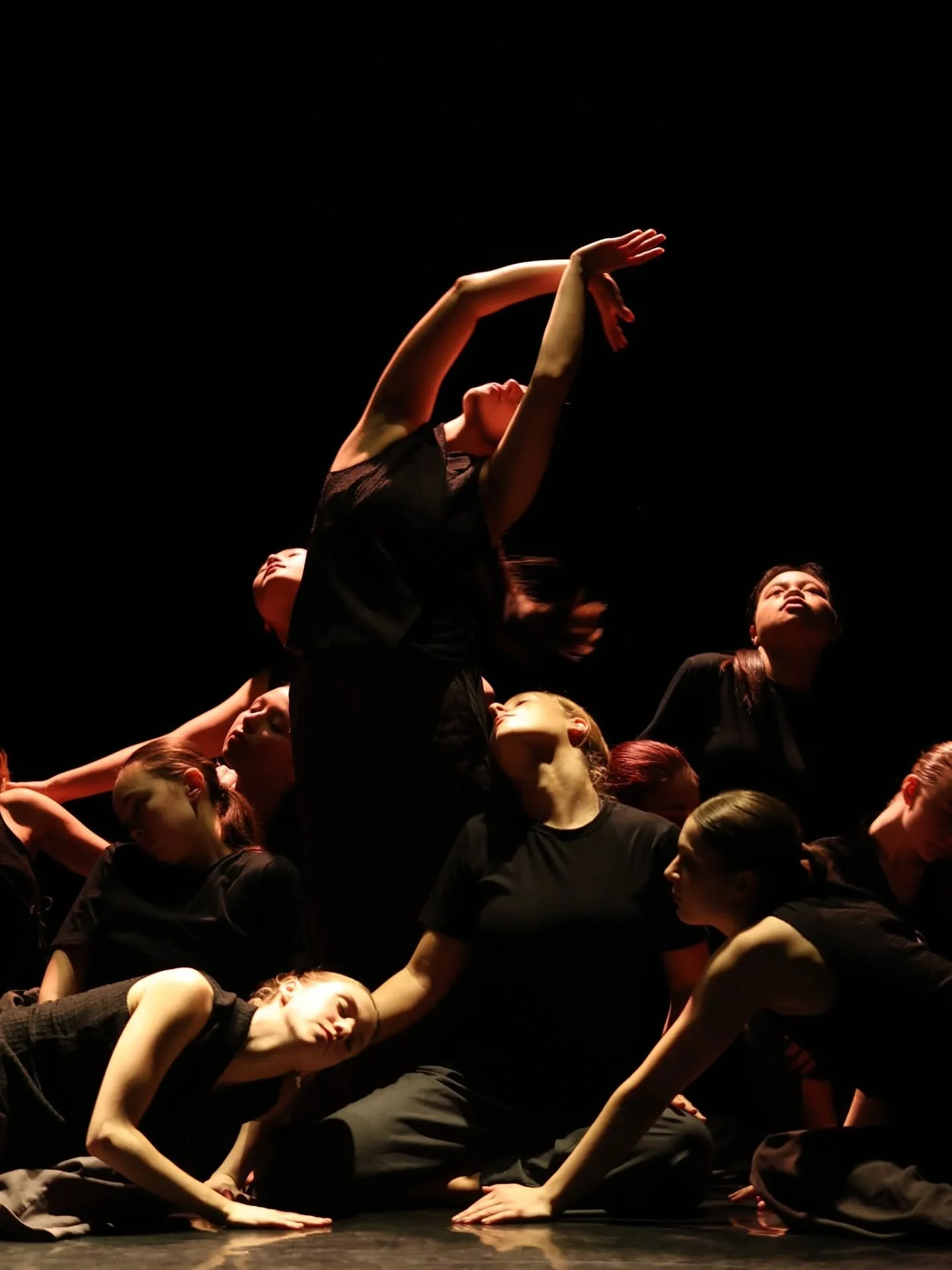 UYUM by @ceydatancdance 🖤

Performed by the gorgeous @3falldancecompany 

Make sure you catch them on tour !!!