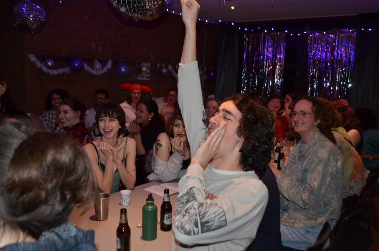 Members cheering and singing during the Ontrozing cantus