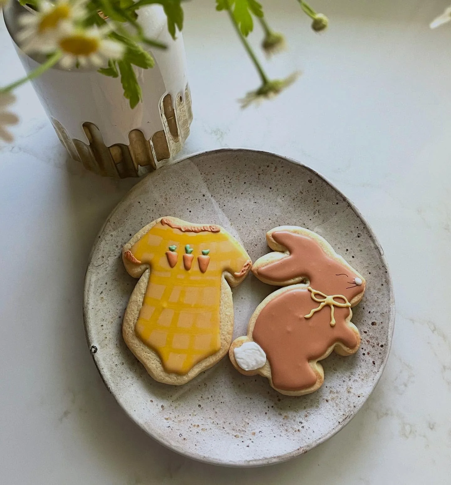 Custom sugar cookies for a 🐇 themed baby shower! This was one of my favorite recent sets - I loved the golden yellow gingham and tiny carrots 🥹🥕 

Place your custom sugar cookie orders on the custom order form at the link in bio!
.
.
.
#customsuga
