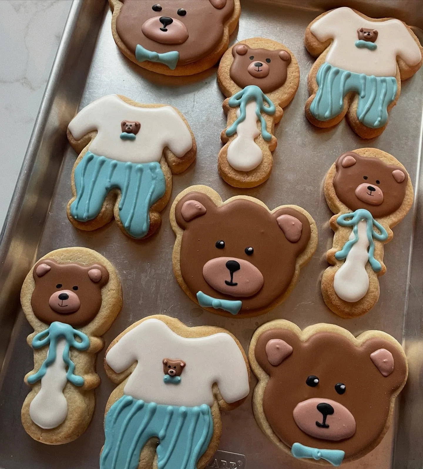 A recent sugar cookie set for a beary special baby shower! 🐣💙
.
.
#sugarcookiesofig #customsugarcookies #rockvillebakery #mocomade #customcookies #babyshowercookies