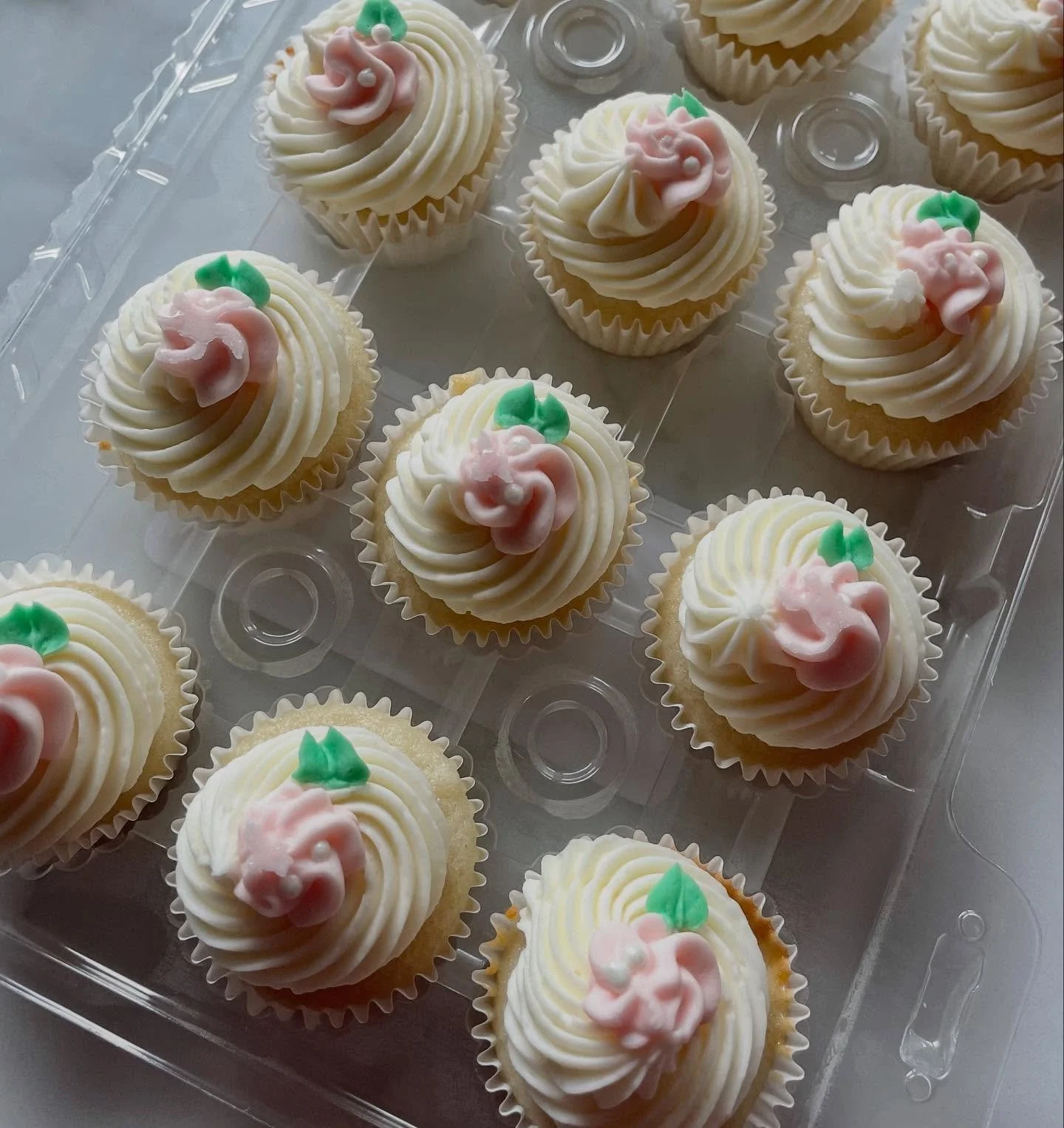 Adorable custom mini cupcakes for a bridal shower 💒💍 Flavors are double vanilla, double chocolate, and lemon raspberry 💕
.
.
.
#customcupcakes #minicupcakes #bridalshowertreats #rockvillebakery #rockvillemd #cupcakesofig