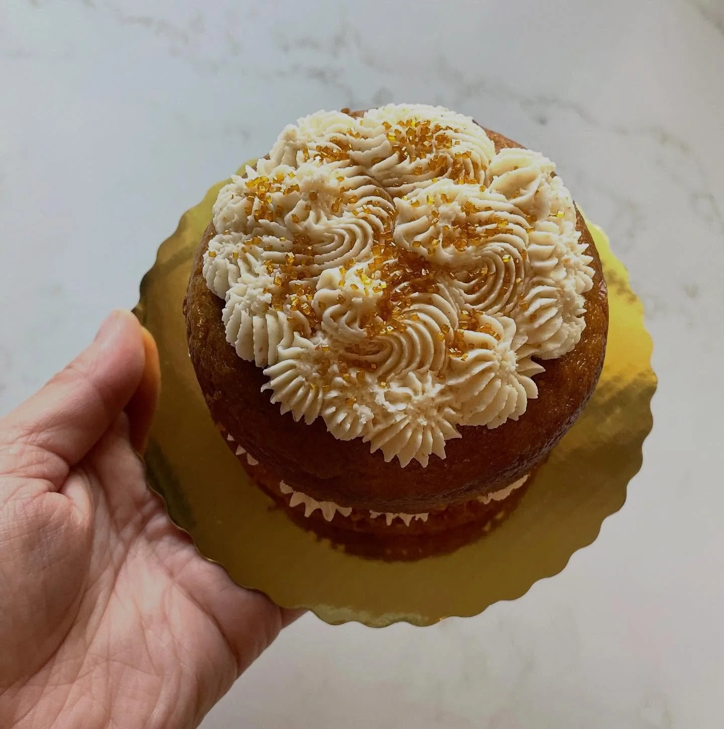 Have you tried these fall menu items yet? 
🎃 Mini pumpkin cake with brown butter frosting - this is a delicious treat to share over a hot beverage this fall! 
🍪 Cookie treat box - oatmeal cookie sandwich, pecan shortbread, brown butter chocolate ch