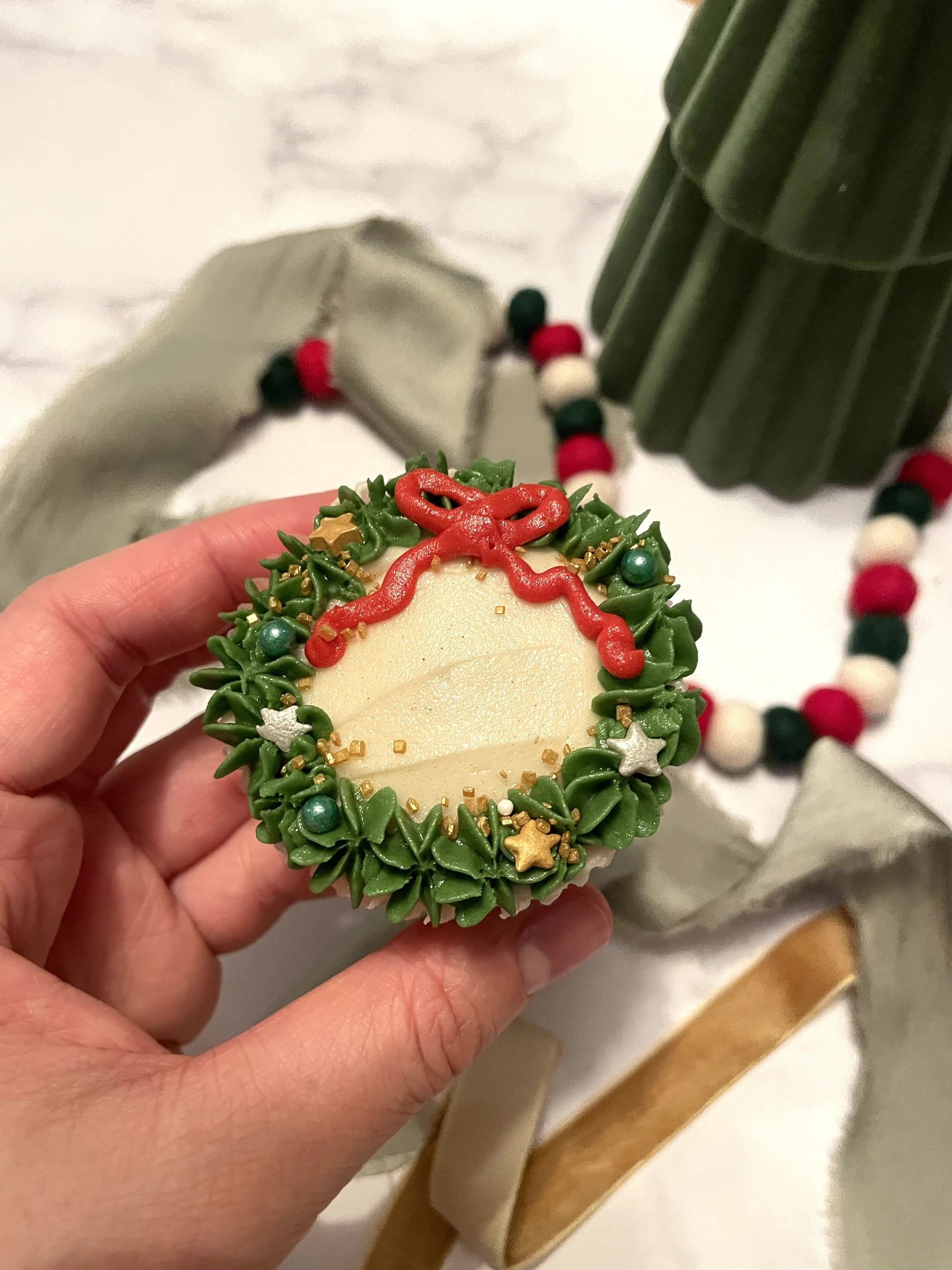Holiday Wreath Cupcakes (12)