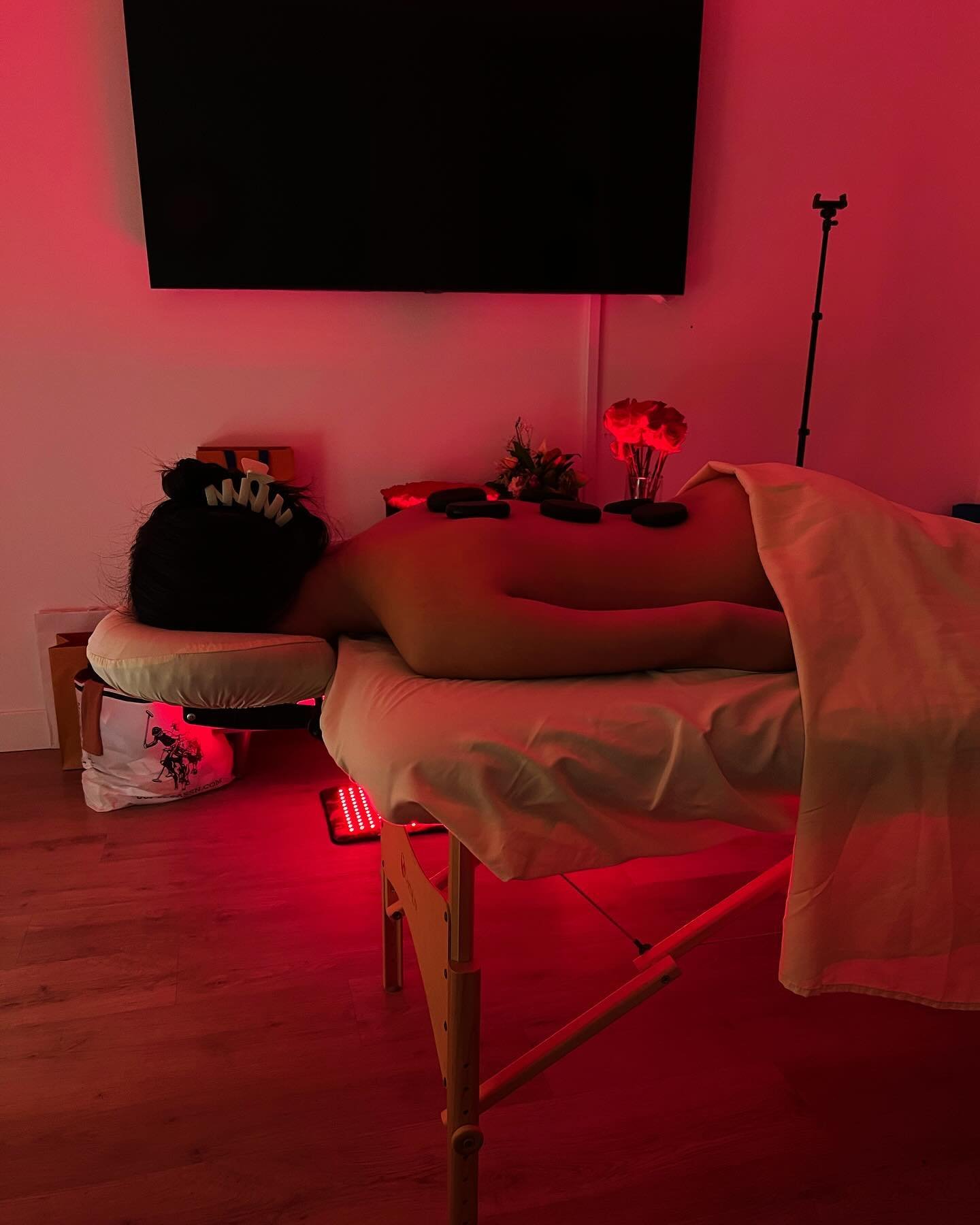 Experience the ultimate fusion of relaxation and therapeutic relief with a Hot Stone Deep Tissue Massage. Let the warmth of heated stones melt away tension and target deep-seated muscle issues. It&rsquo;s the perfect recipe for soothing relaxation an